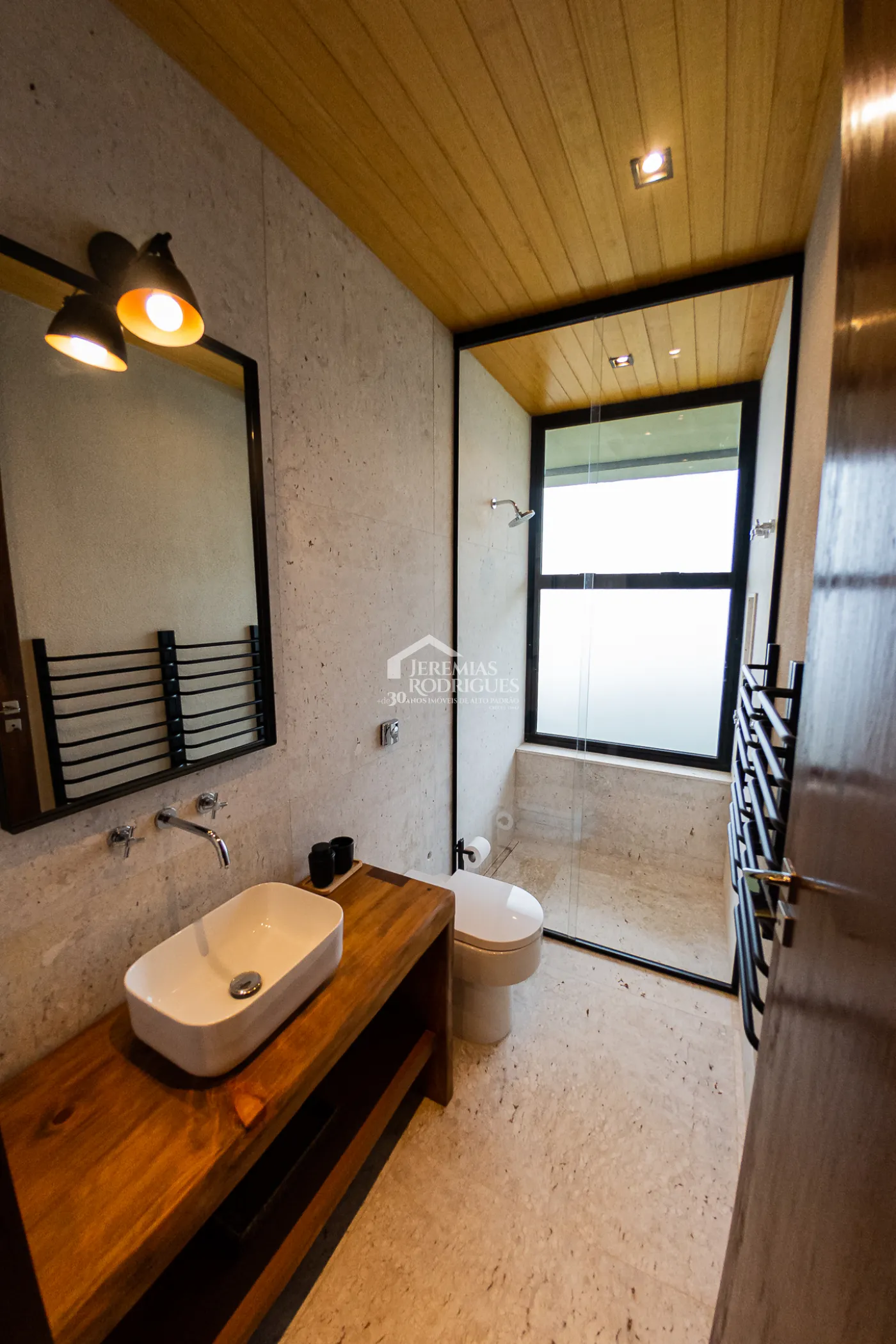 Casa com 5 quartos, 560 m²- Colinas Capivari - Campos do Jordão/SP