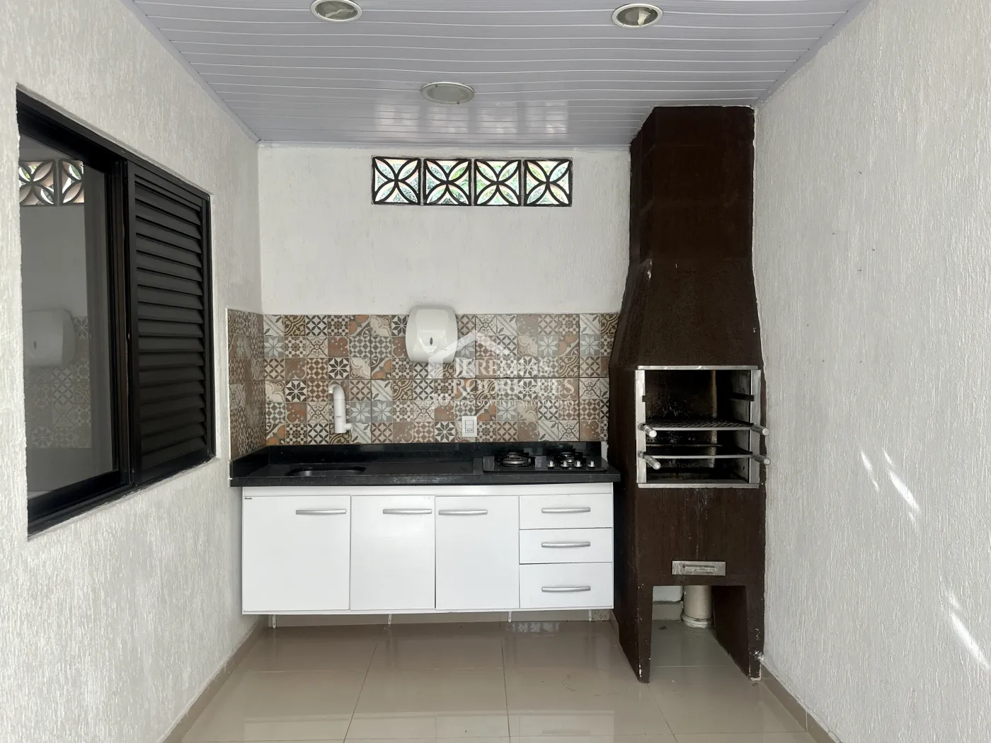 Casa para venda e locação com 4 dormitórios no Condomínio Alto dos Pinheiros em Taubaté/SP.