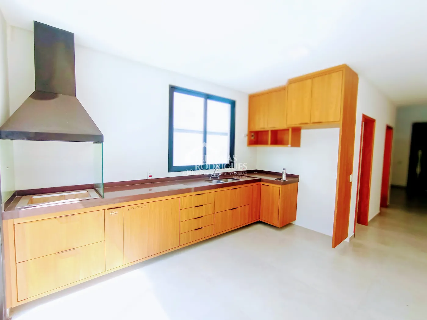 Casa à venda com 3 suítes no Condomínio Campos do Conde II em Tremembé/SP.