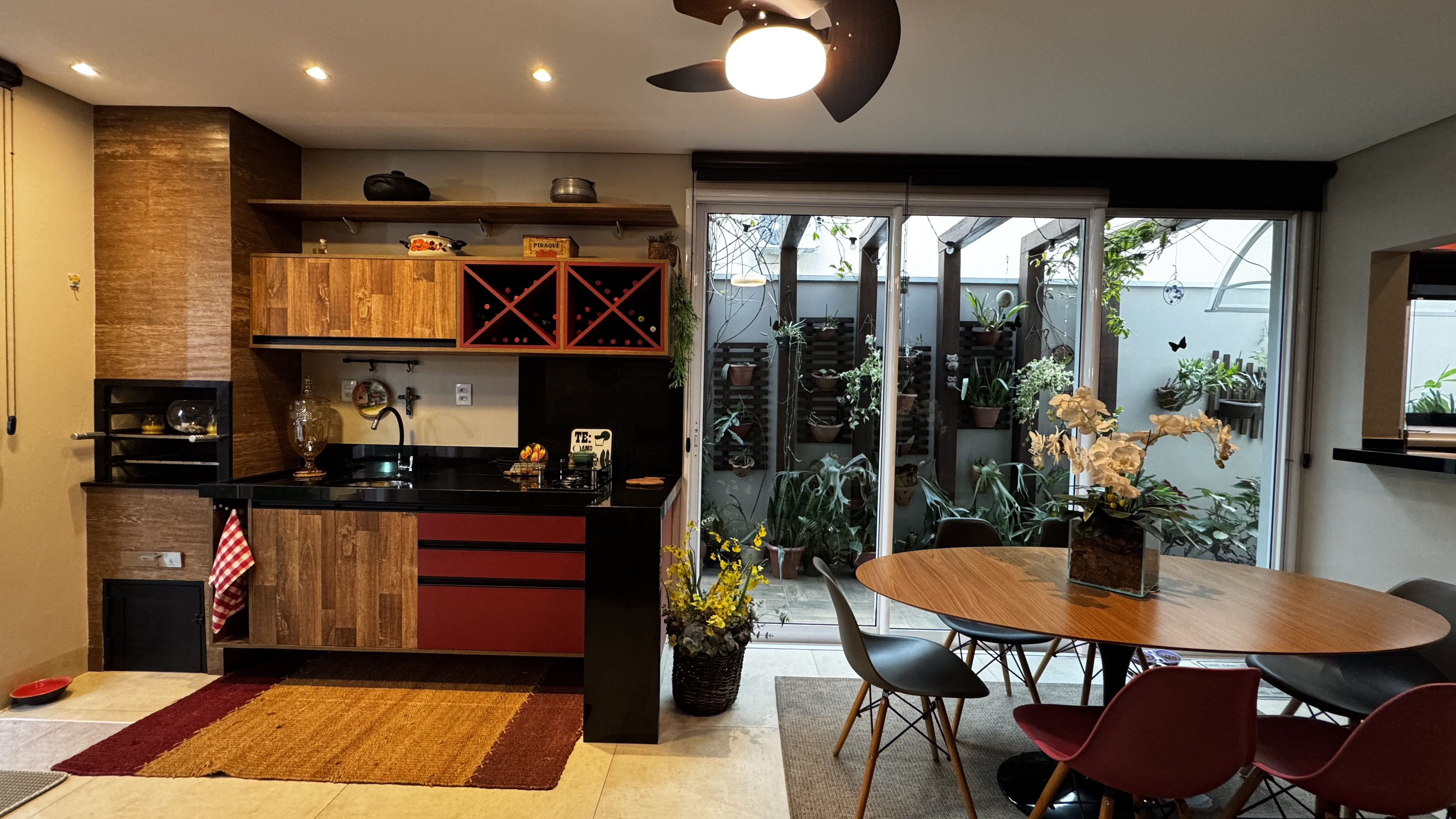 Casa à venda com 3 suítes no Condomínio Reserva dos Lagos em Pindamonhangaba/SP.