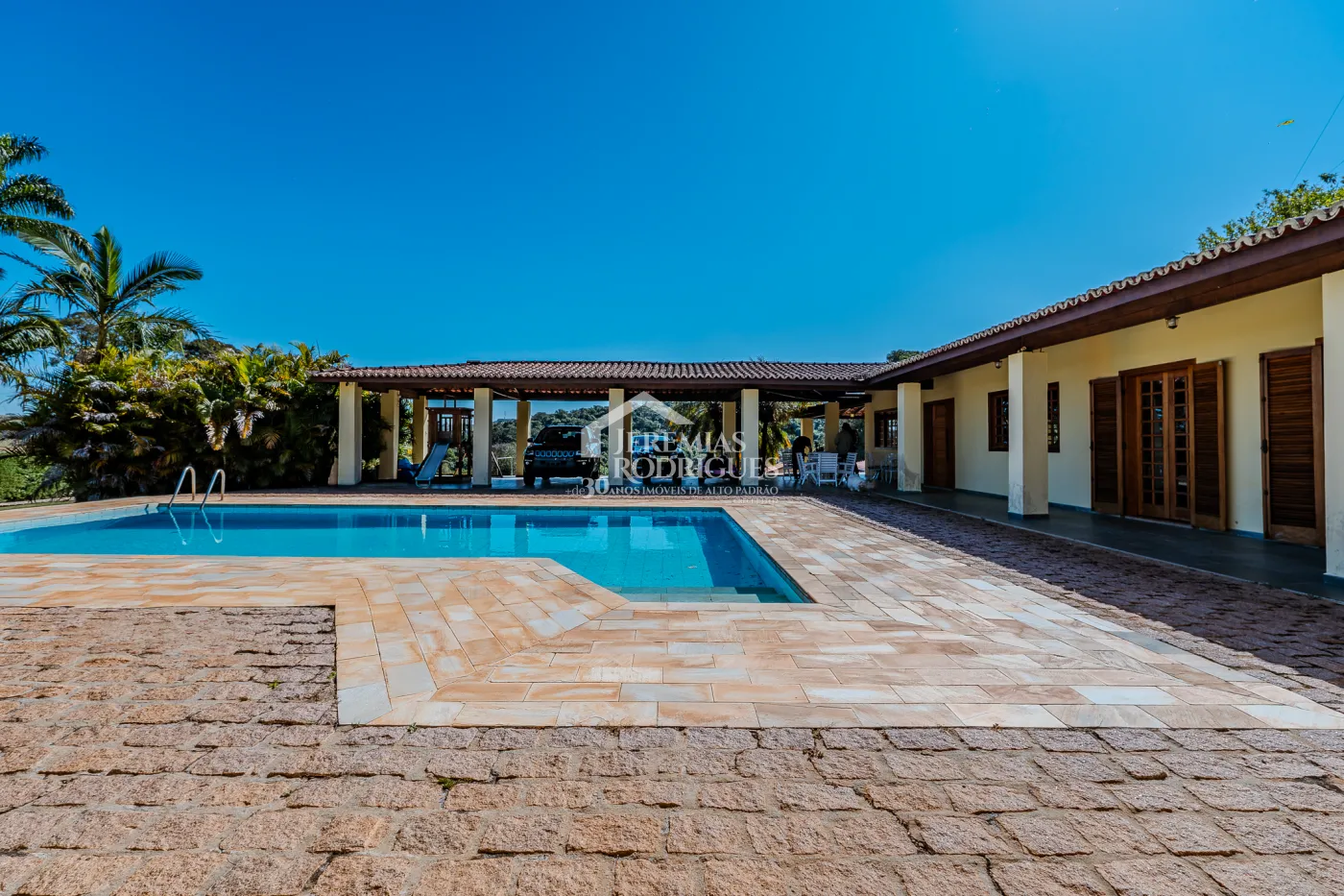 Fazenda à venda com 183.000 m² em Campinas/SP.