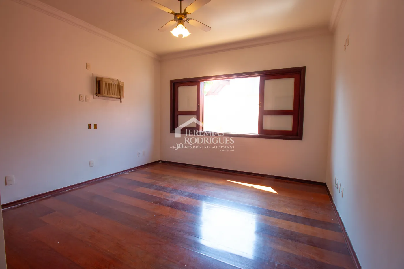 Casa com 4 suítes, 576 m² - Condomínio Village Paineiras - Pindamonhangaba/SP