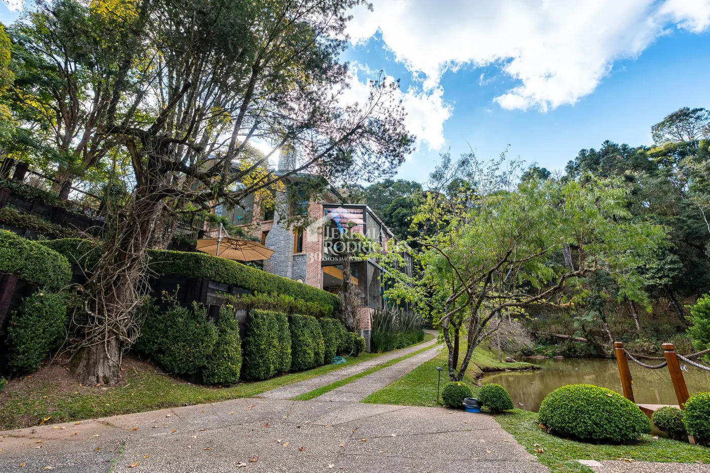Casa com 7 suítes, 770 m² - Pedra do Fogo - Campos do Jordão/SP.