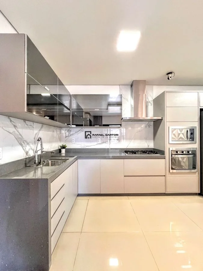 CASA COM 05 QUARTOS BAIRRO AMIZADE
