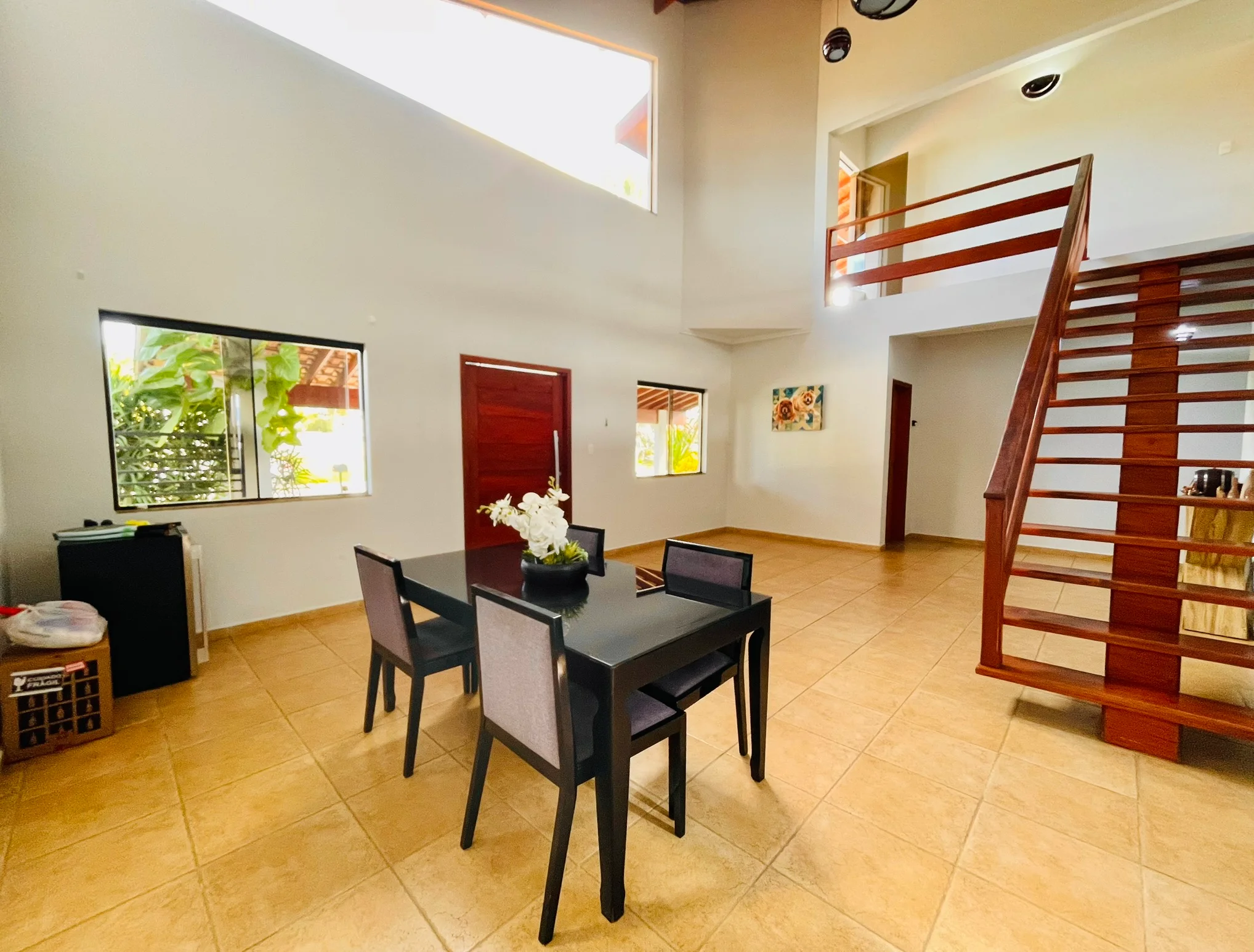 Casa à venda com 4 dormitórios no Condomínio Colonial Village I em Pindamonhangaba/SP. 