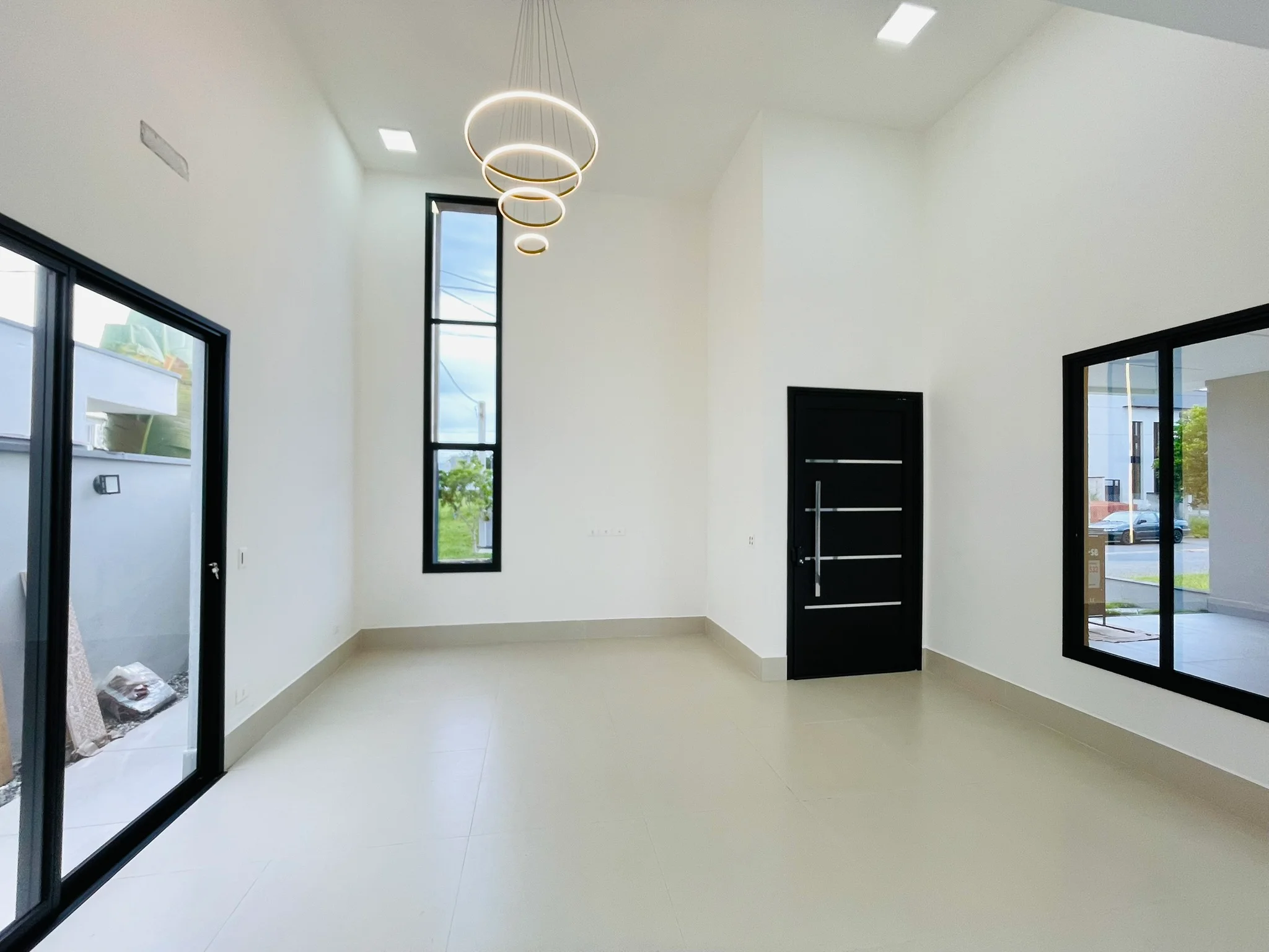 Casa à venda com 4 dormitórios no Condomínio Ouro Ville em Taubaté/SP.