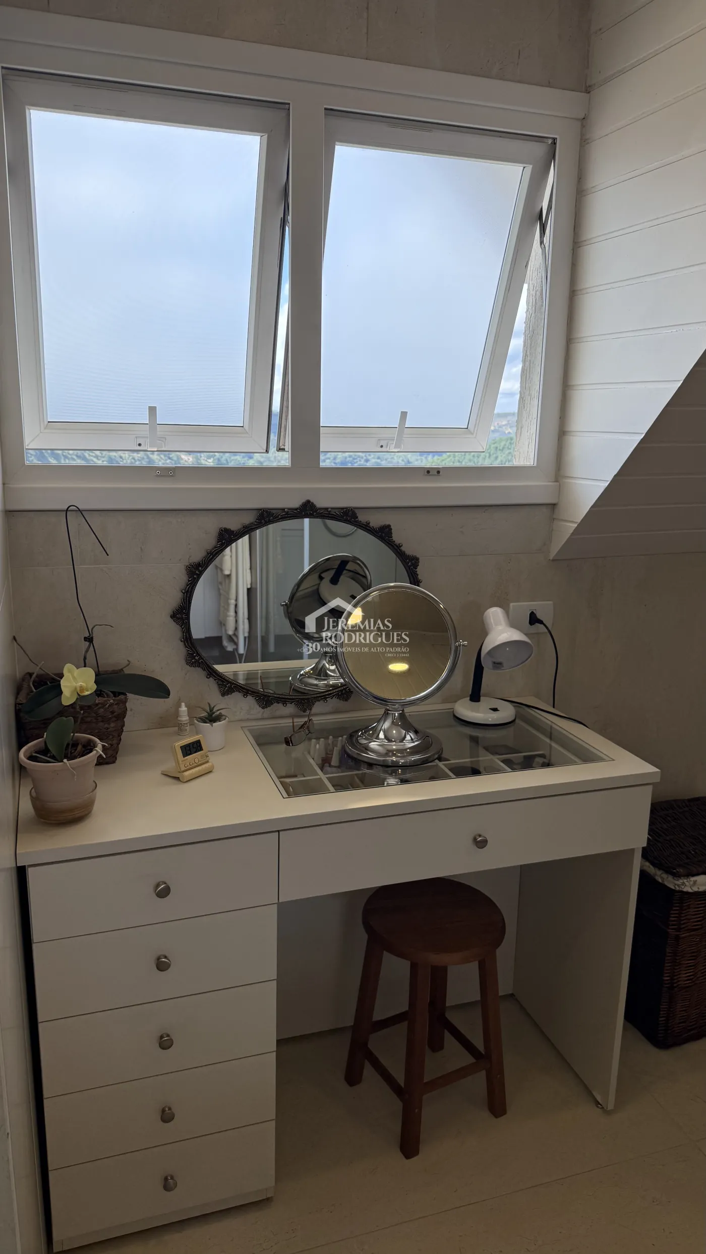 Casa à venda com 4 suítes no Condomínio Jardim Monte Belo em Campos do Jordão/SP.