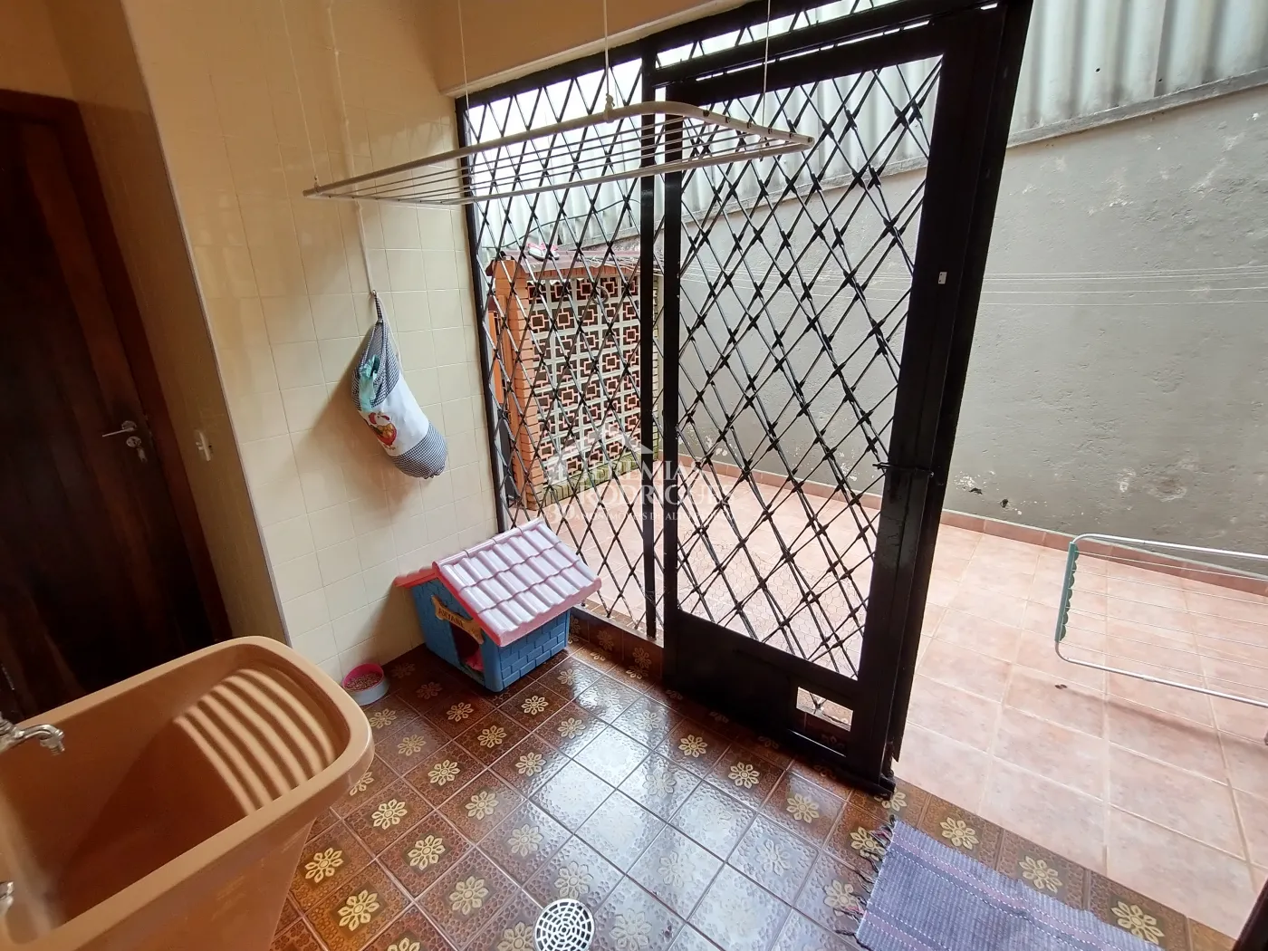 Casa com 4 dormitórios, 265 m² -  Alto do Capivari - Campos do Jordão /SP