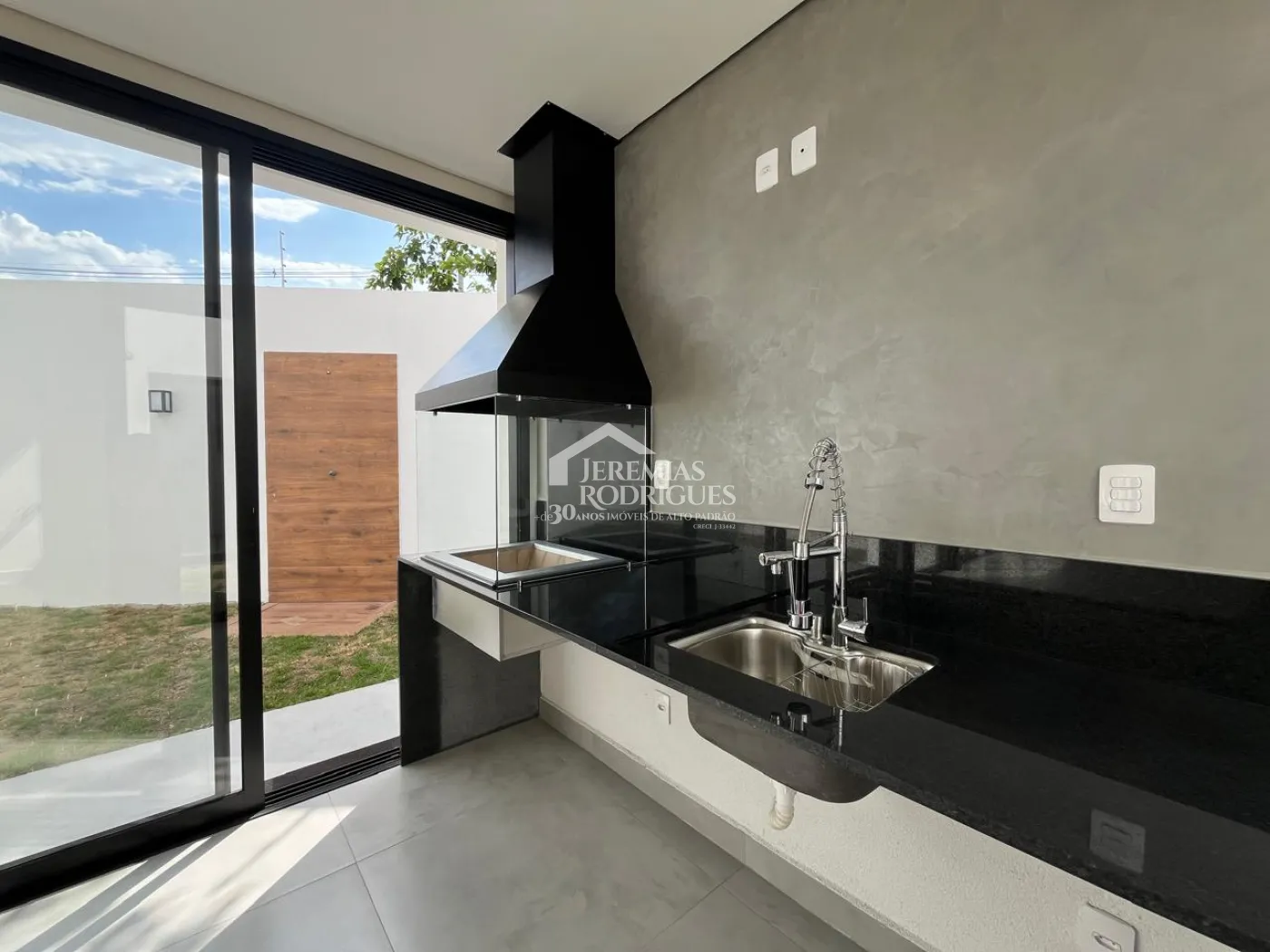 Casa com 3 dormitórios, 199 m² - Condomínio Parque das Araucárias - Tremembé/SP.