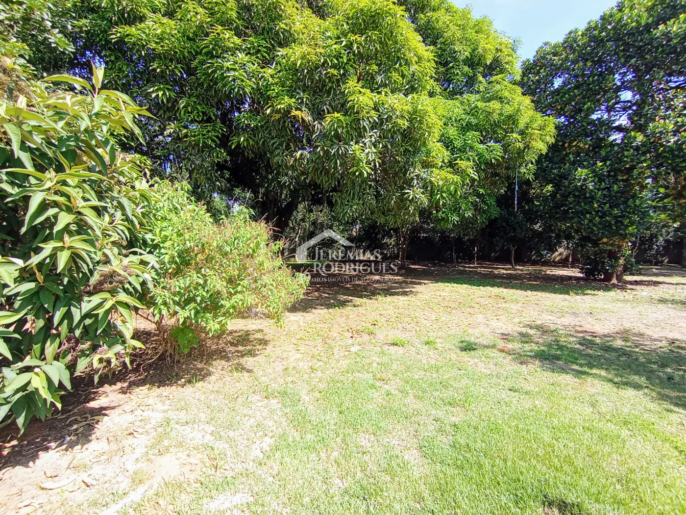 Chácara para locação com 4 dormitórios no bairro Jardim Carlota em Moreira Cesar/SP