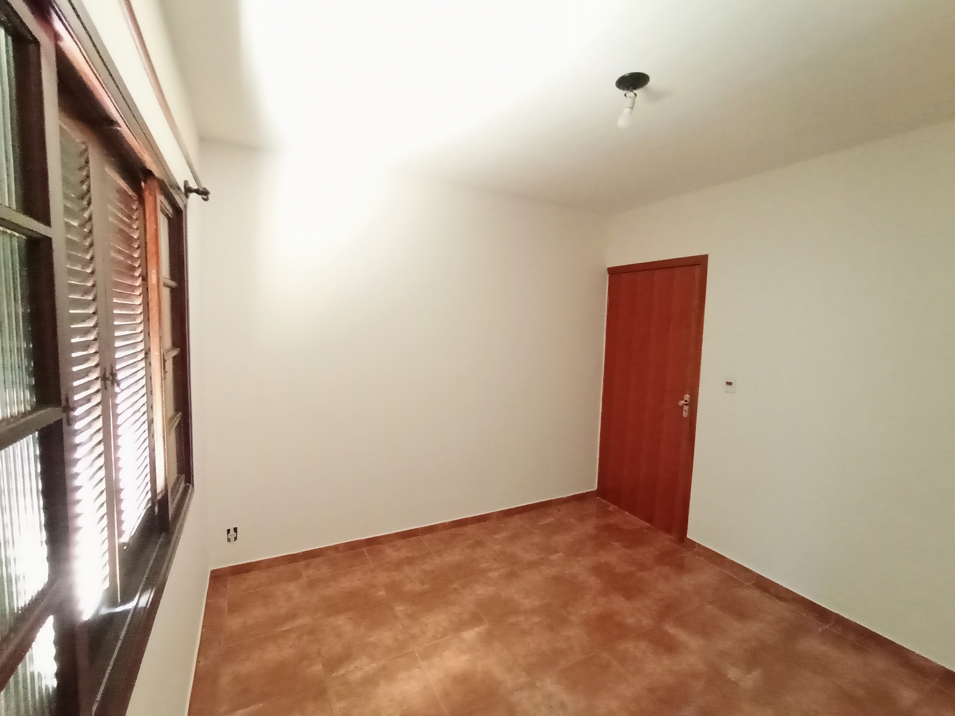 Chácara para venda e locação com 3 dormitórios no bairro Santana em Pindamonhangaba/SP.