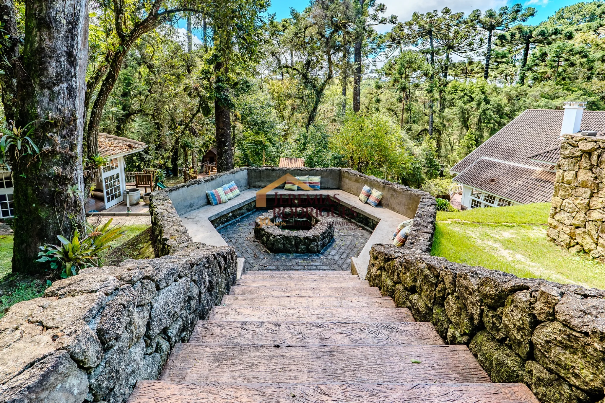 Casa de Campo á venda no Condomínio Residencial Véu da Noiva em Campos do Jordão/SP. — foto 19