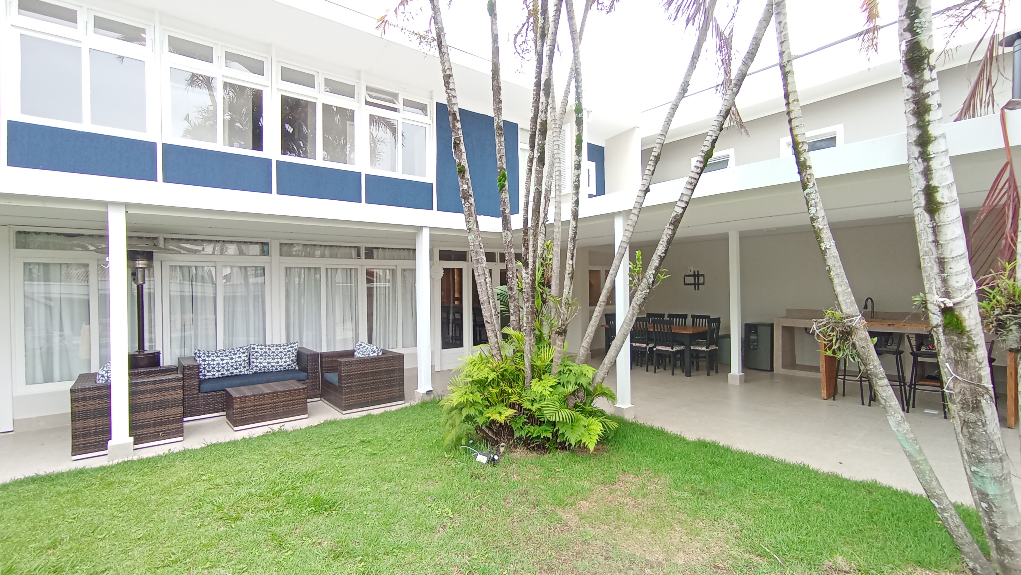 Casa à venda com 3 dormitórios no Condomínio Portal do Sol em Tremembé/SP.