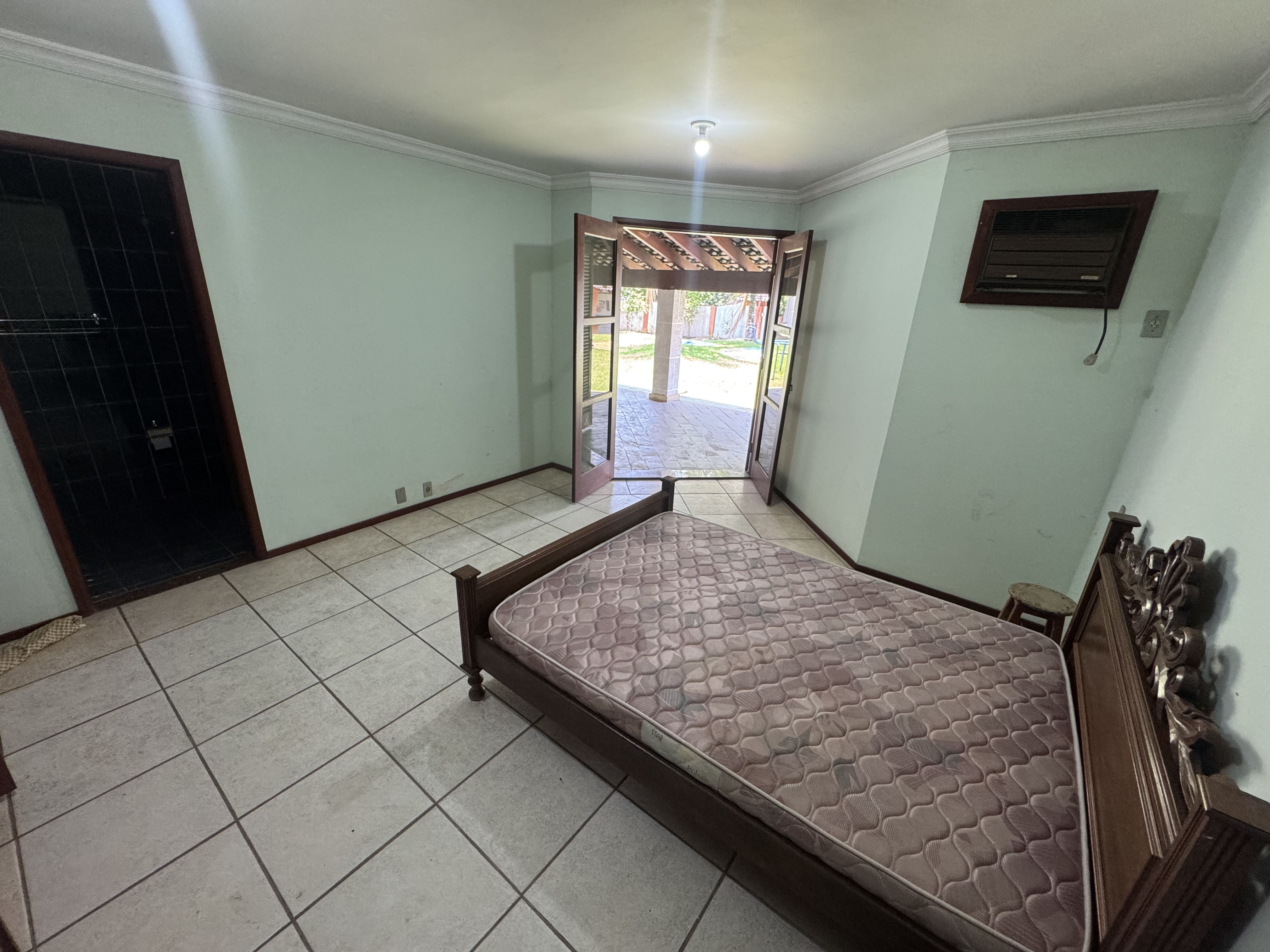 Casa à venda com 5 dormitórios no Condomínio Village Paineiras em Pindamonhangaba/SP.