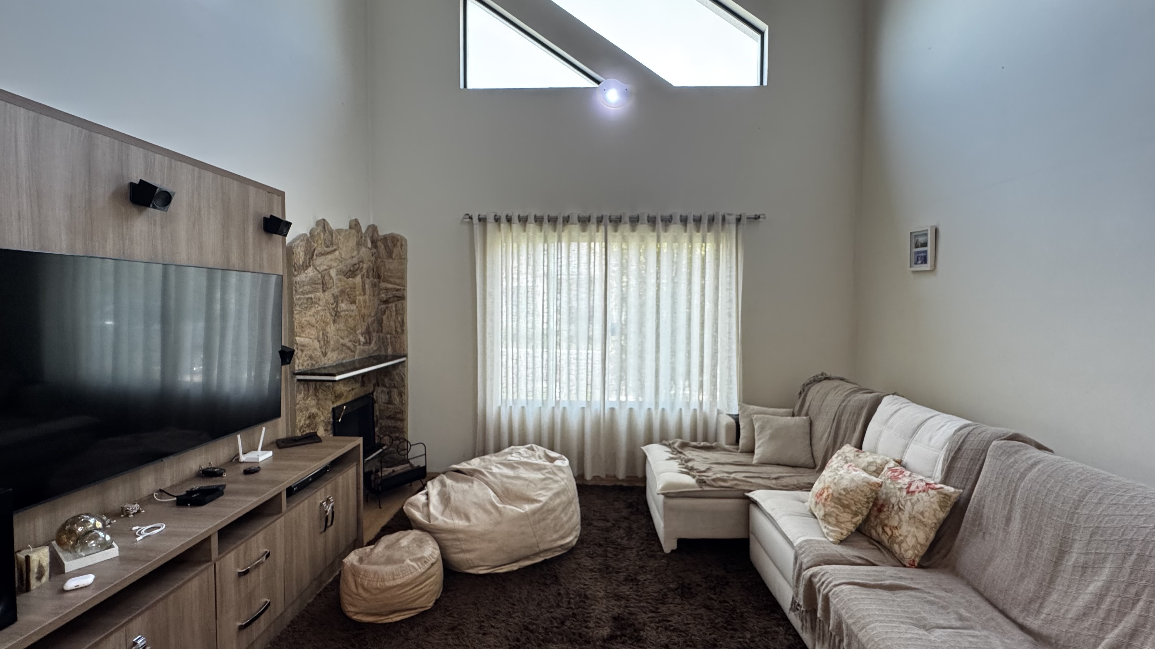 Casa à venda com 3 dormitórios no Condomínio Real Ville em Pindamonhangaba/SP.