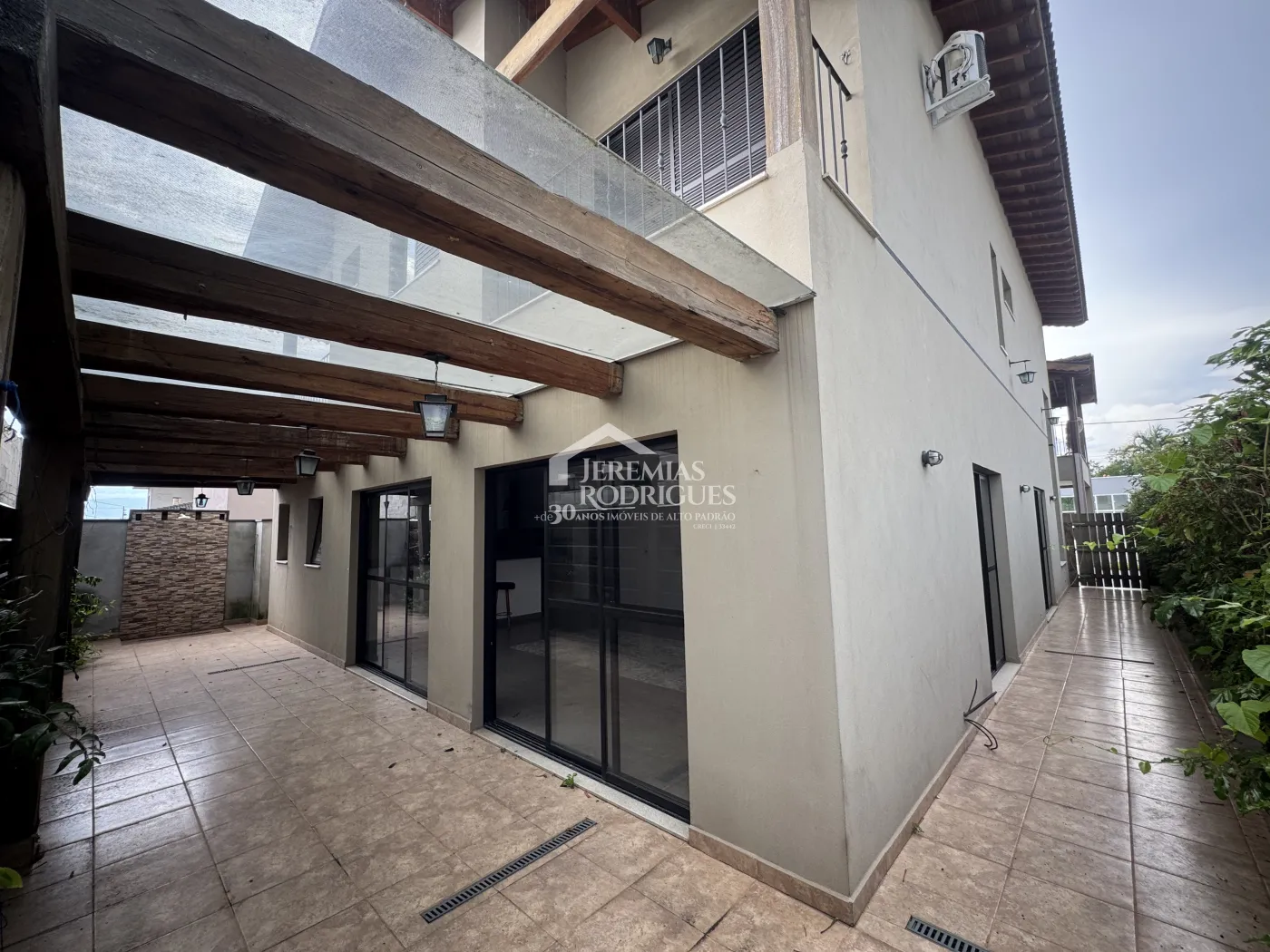 Casa para venda e locação com 4 suítes no Condomínio Village Splendore em Pindamonhangaba/SP.