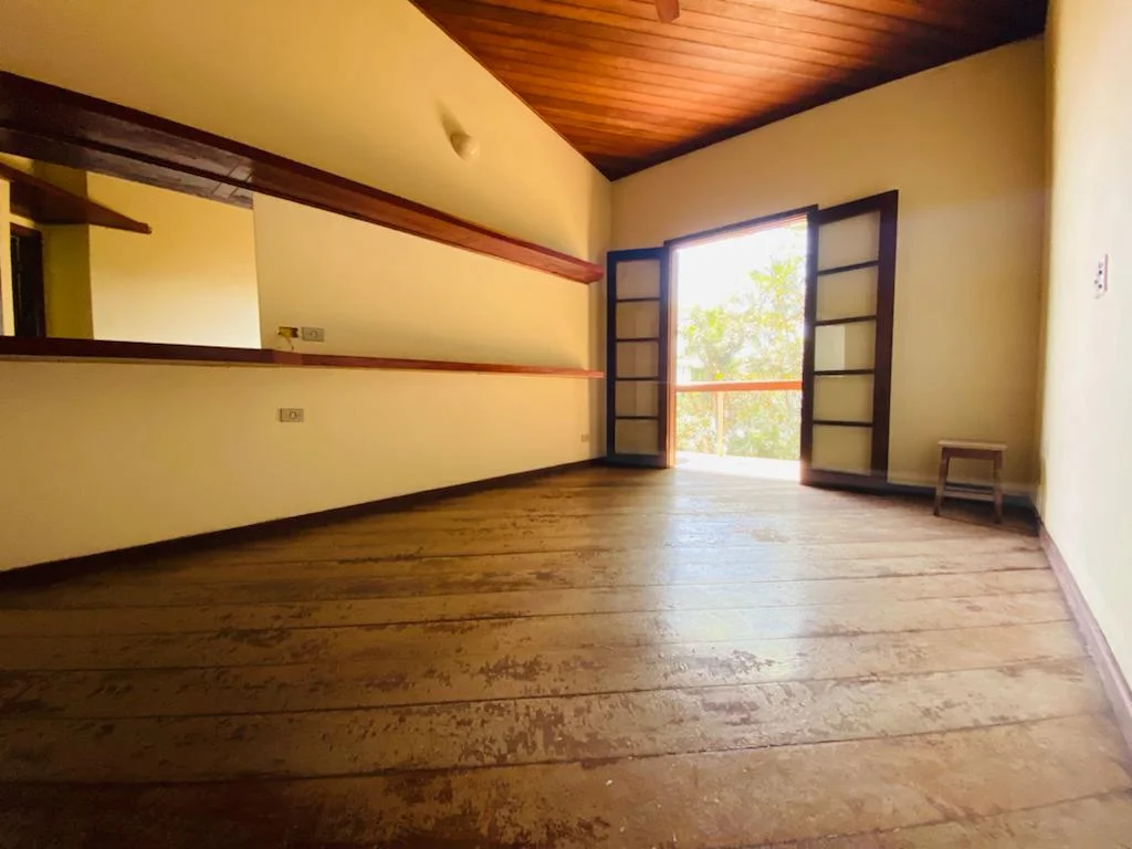 Casa à venda com 5 dormitórios no Condomínio Ponta das Toninhas em Ubatuba/SP. 