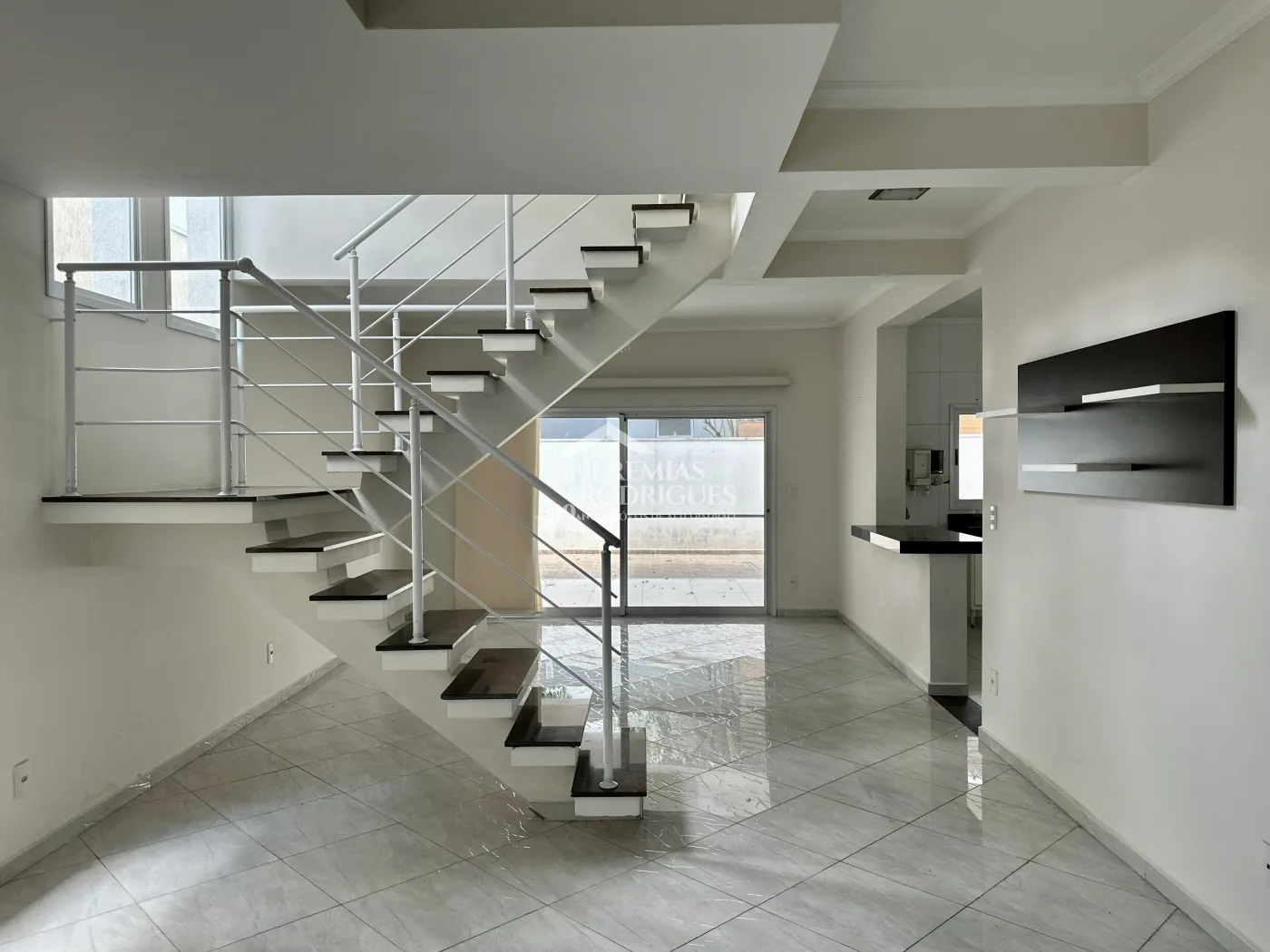 Casa para venda e locação com 4 suítes no Condomínio Campos do Conde II em Tremembé/SP