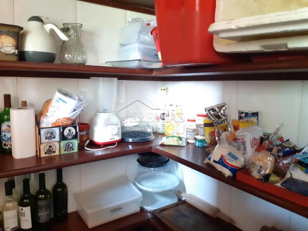 Casa à venda com 6 dormitórios no Condomínio Chácaras Cataguá em Taubaté/SP.