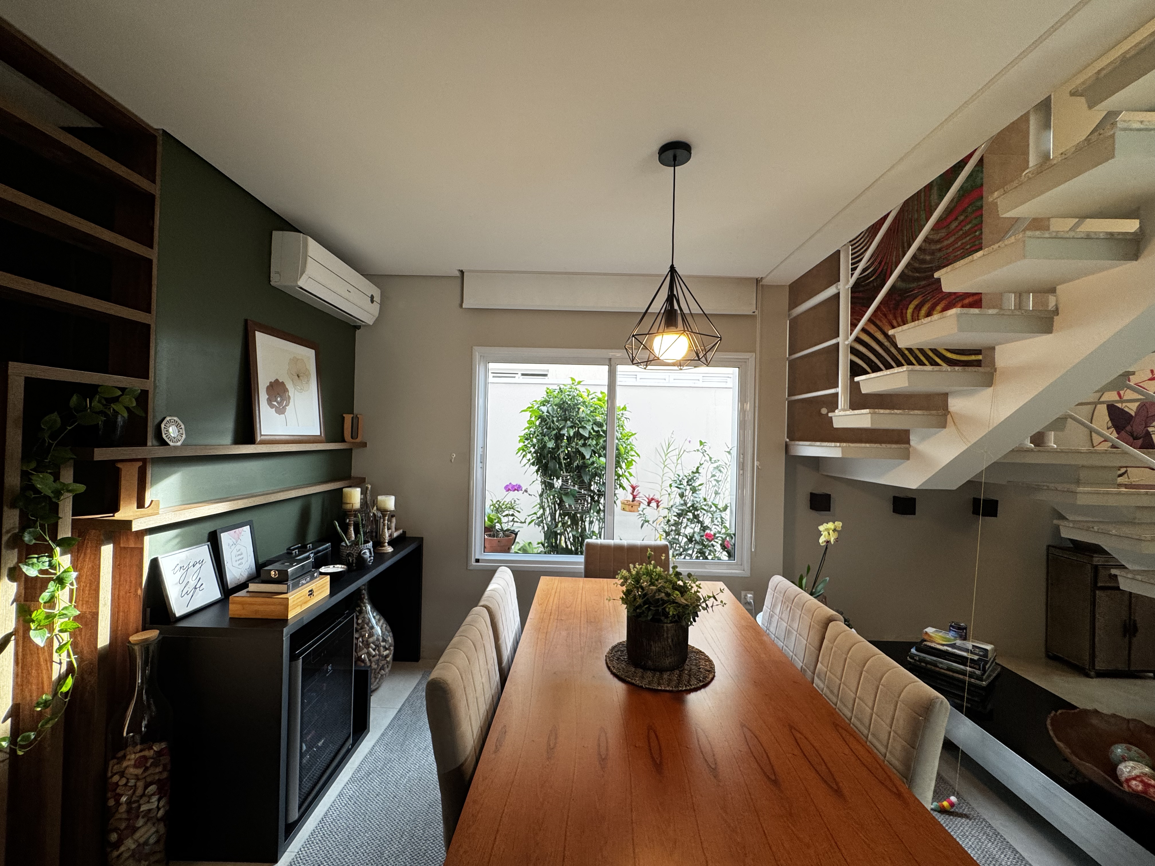 Casa à venda com 3 suítes no Condomínio Reserva dos Lagos em Pindamonhangaba/SP.