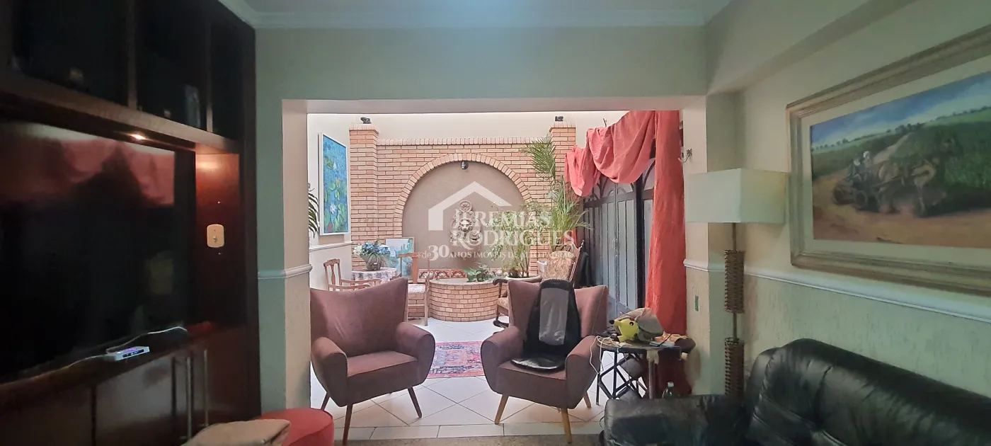 Casa para locação com 5 dormitórios no Centro em Taubaté/SP.