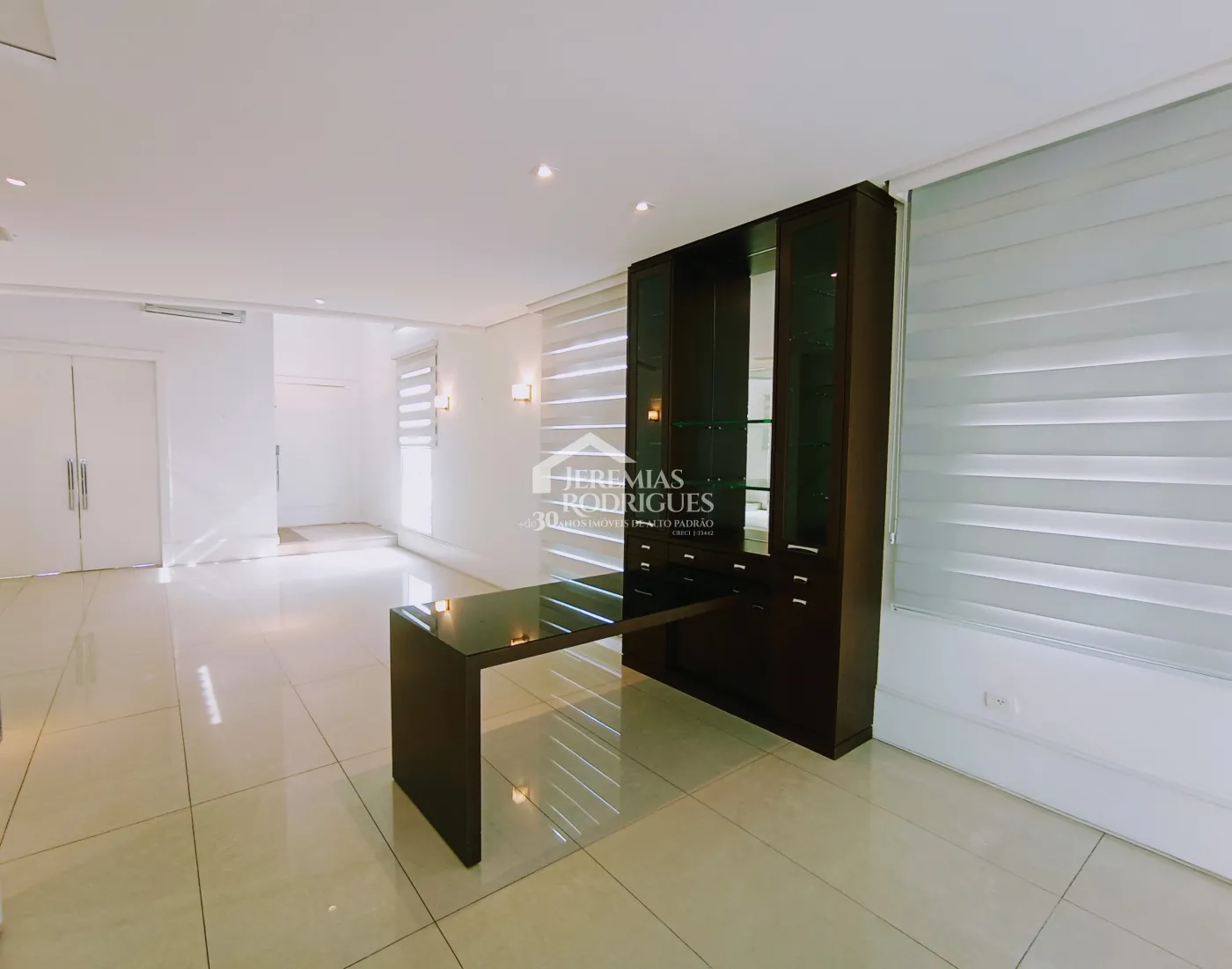 Casa para venda e locação com 4 suítes no Condomínio Taubaté Village em Taubaté/SP.