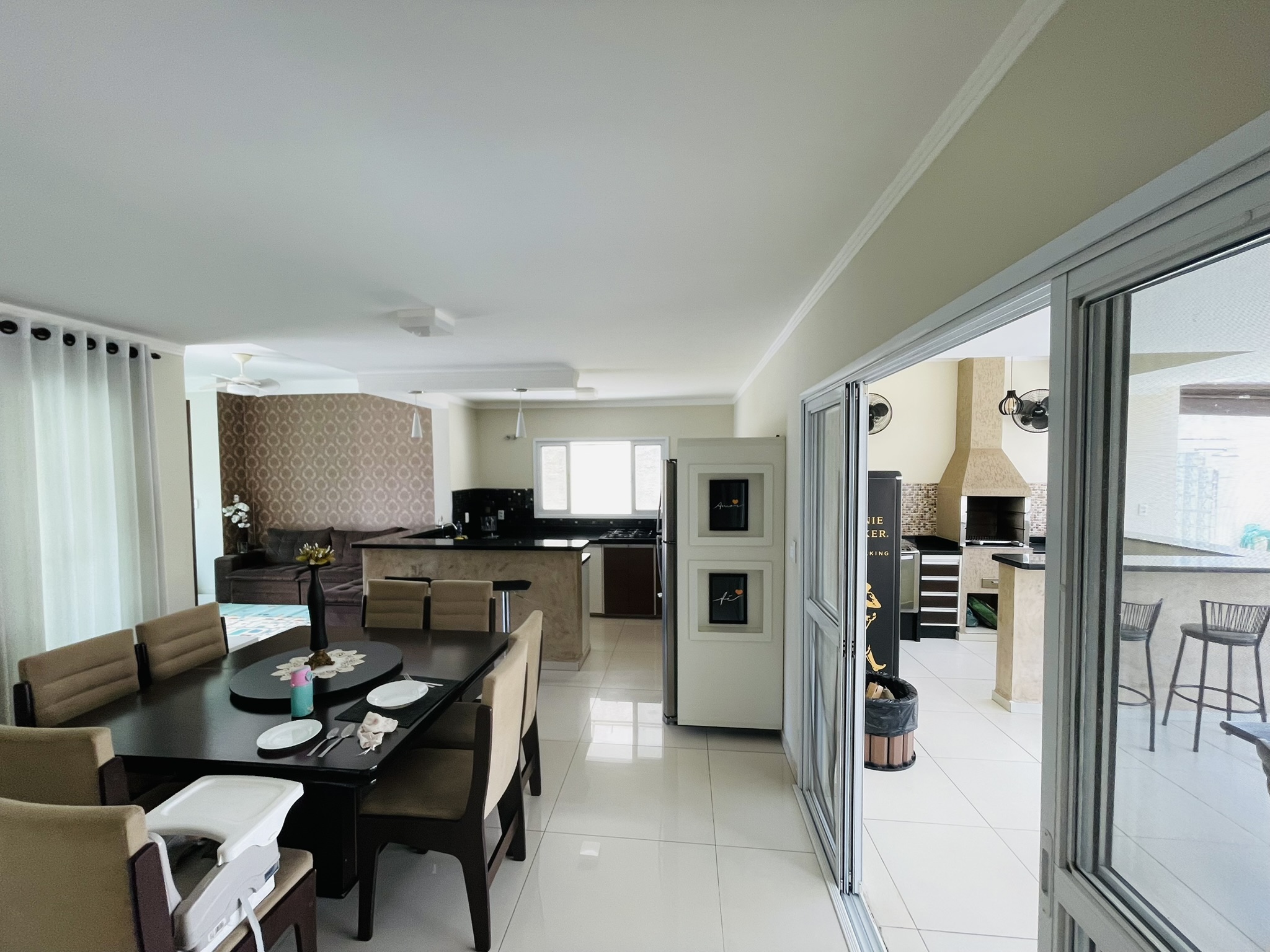 Casa à venda com 3 dormitórios no Condomínio Moema Ville em Pindamonhangaba/SP.