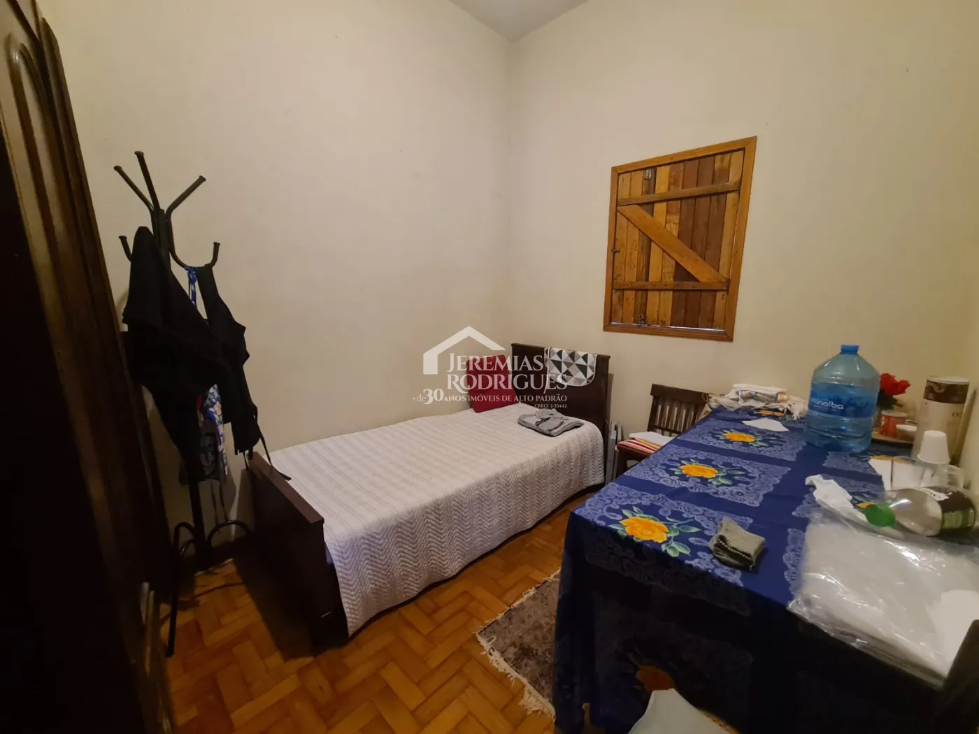 Casa à venda com 4 suítes no bairro Descansópolis em Campos do Jordão/SP.
