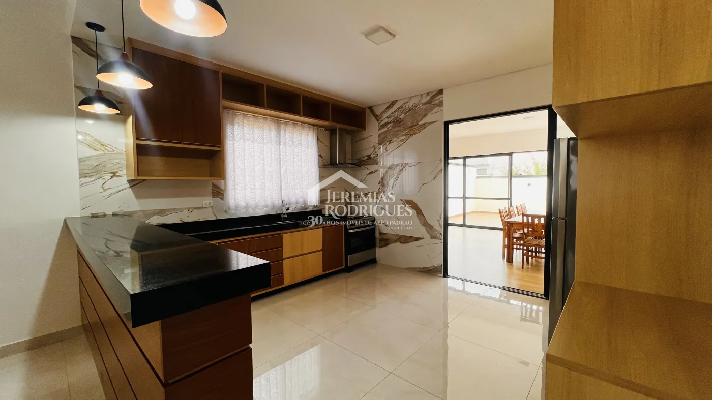 Casa à venda com 3 dormitórios no Condomínio Residencial Tecoara em Taubaté/SP.