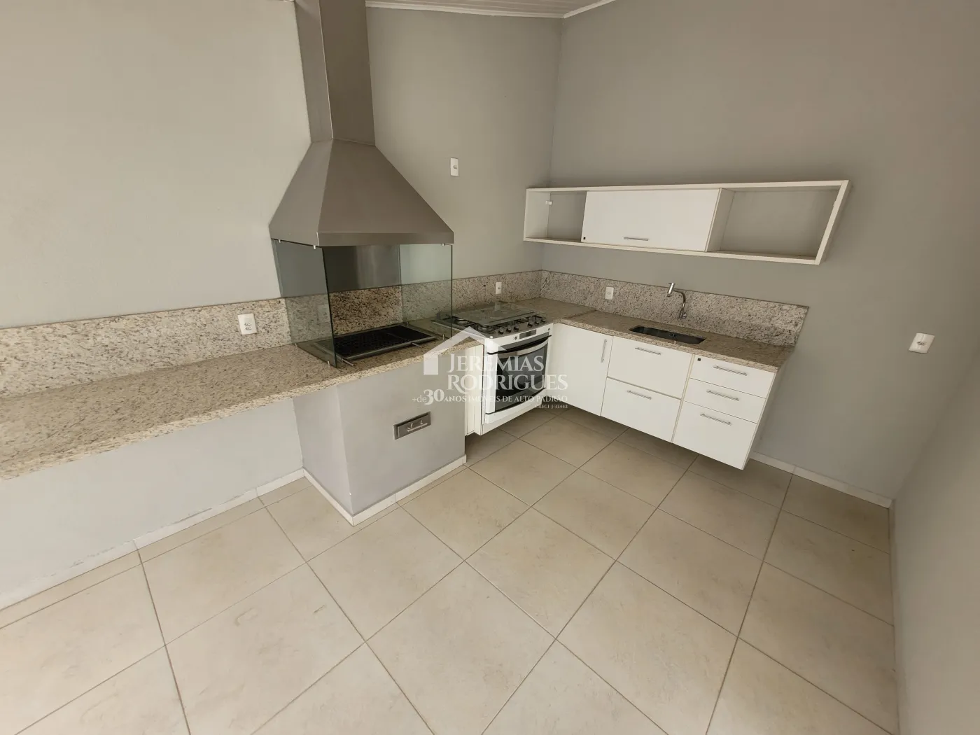 Casa para venda e locação com 3 dormitórios no Condomínio Campos do Conde I em Tremembé/SP