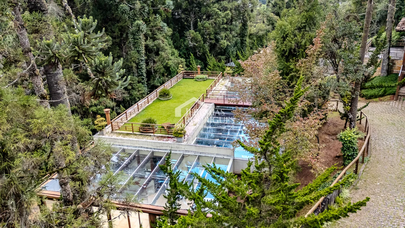 Casa para venda com 5 suítes no Condomínio Villandry em Campos do Jordão/SP