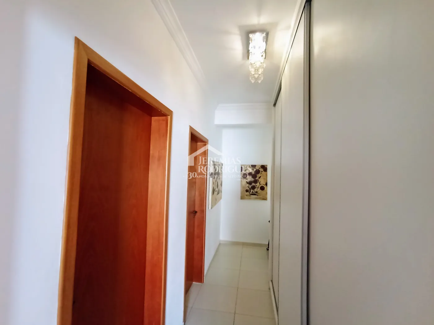 Casa assobradada com 3 suítes - Condomínio Jardim Oásis - Taubaté/SP.