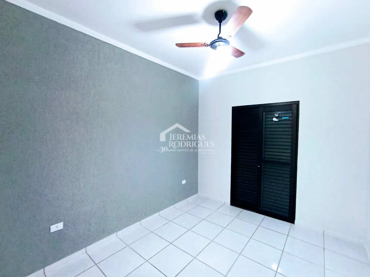 Casa para venda e locação com 4 dormitórios no Condomínio Campos do Conde I em Tremembé/SP