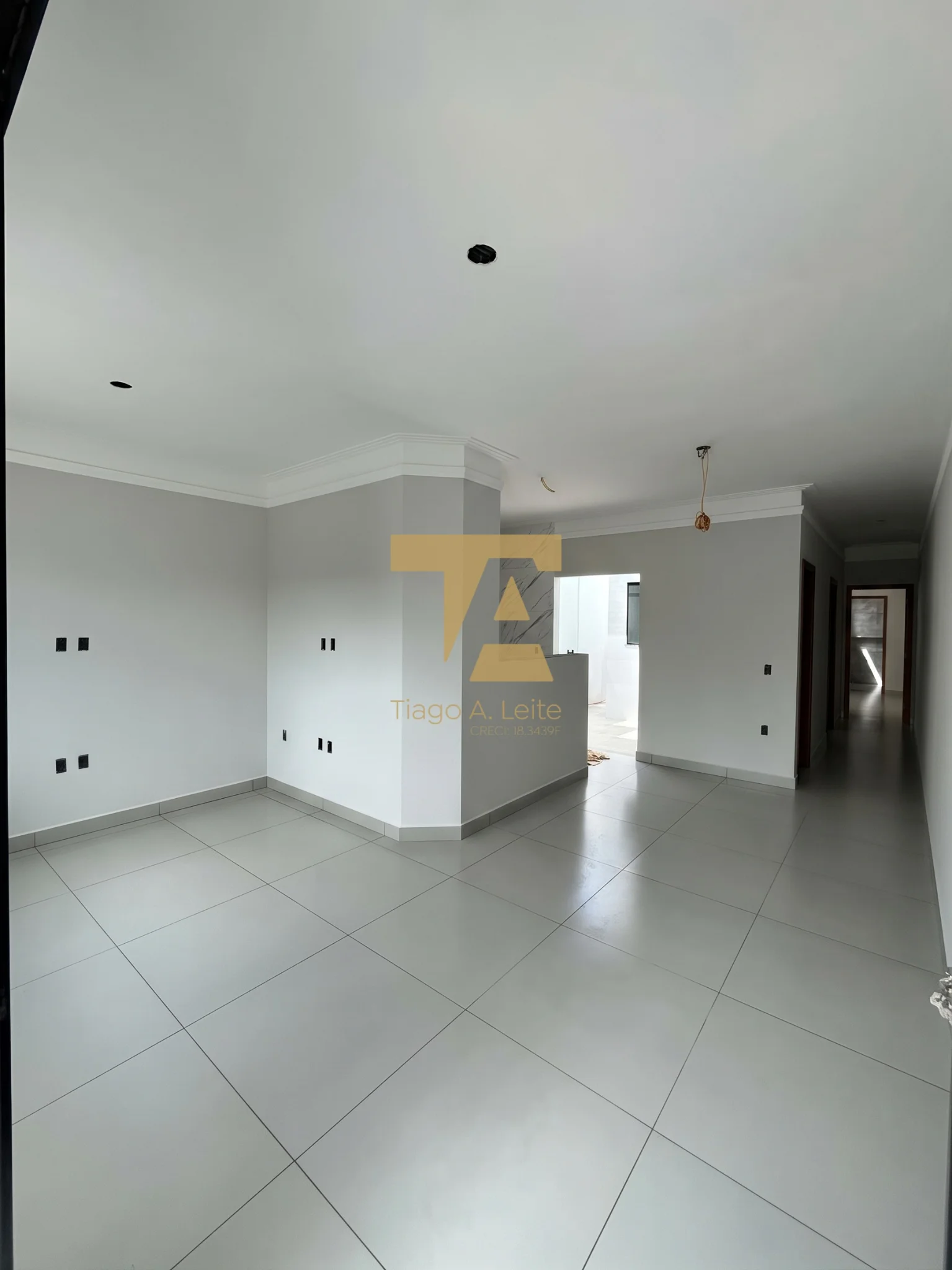 Casa à Venda no Bairro Mombaça – 2 Dormitórios (1 Suíte) e Quintal com Piso - foto 6