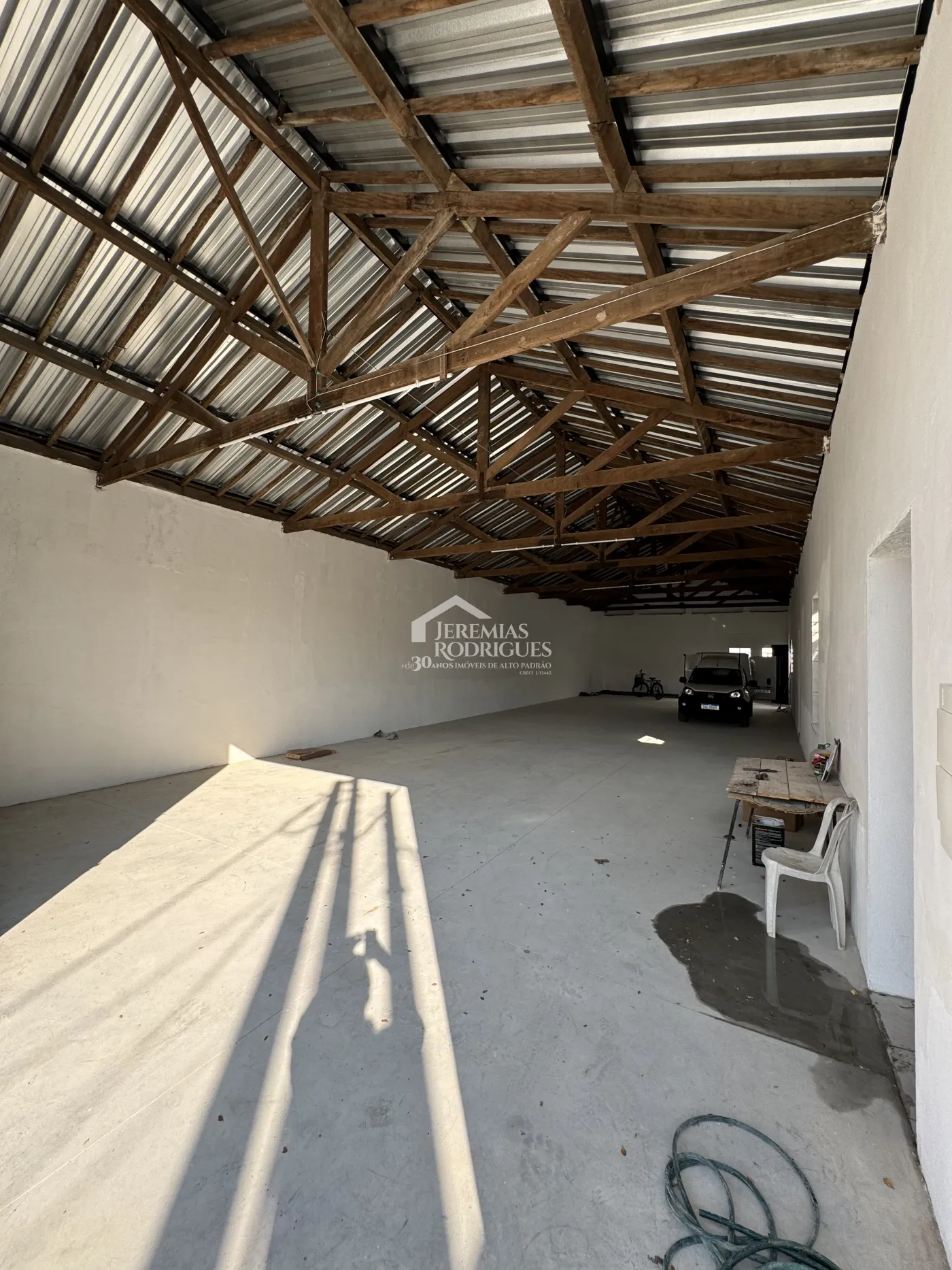 Galpão para venda e locação no bairro Crispim em Pindamonhangaba/SP.