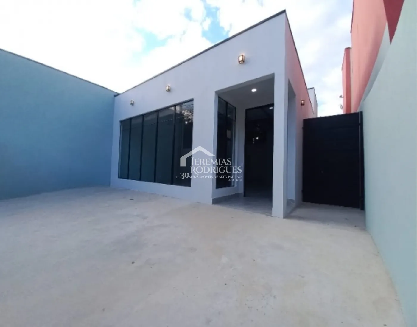 Galpão com 144 m² no bairro Residencial Jardim Aurora em Pindamonhangaba/SP.