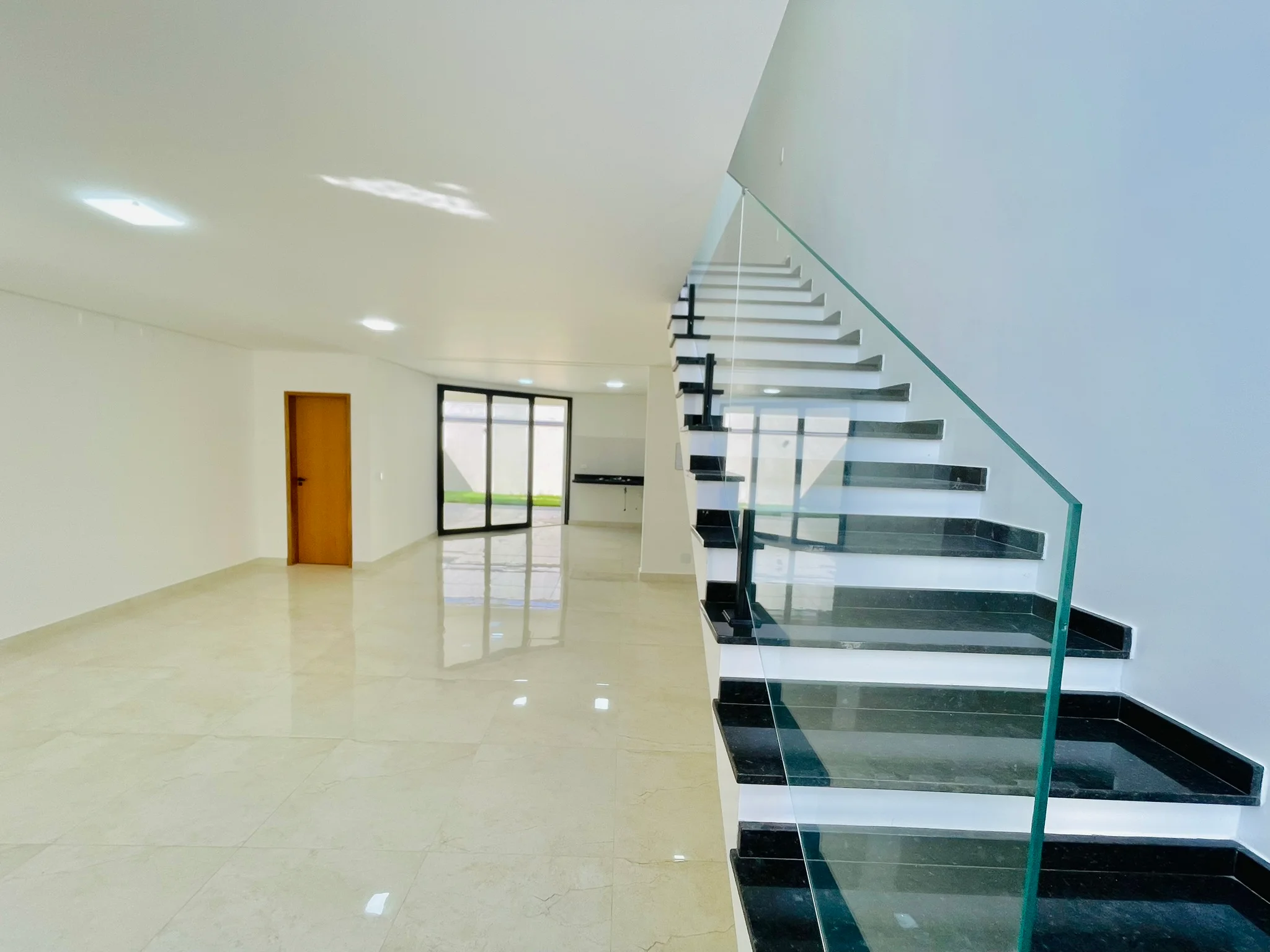Casa com 3 dormitórios à venda no Condomínio Recanto Tropical em Taubaté/SP.