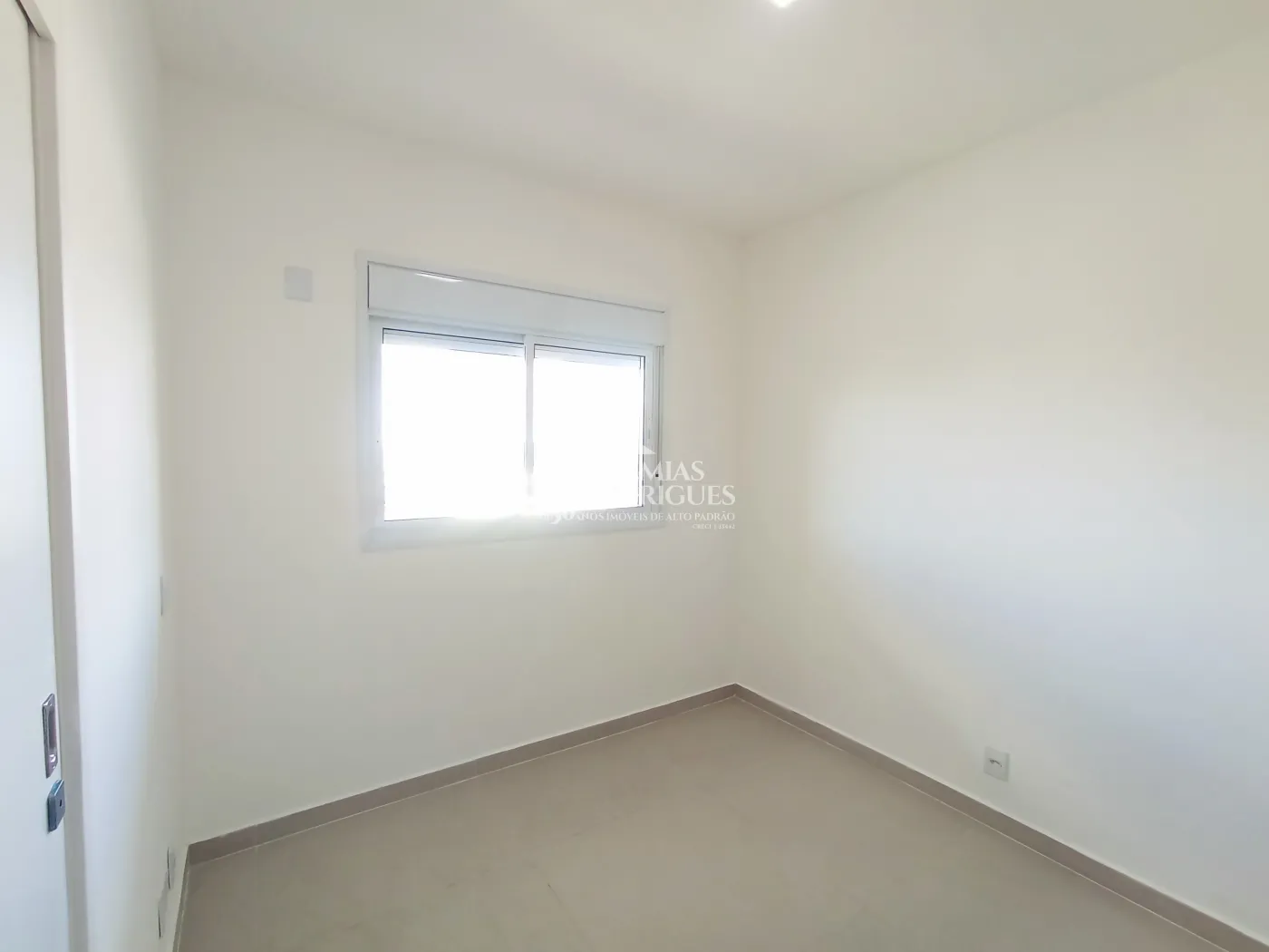 Apartamento à venda com 3 dormitórios, 119 m² no Edifício Residencial Elegance em Taubaté/SP.