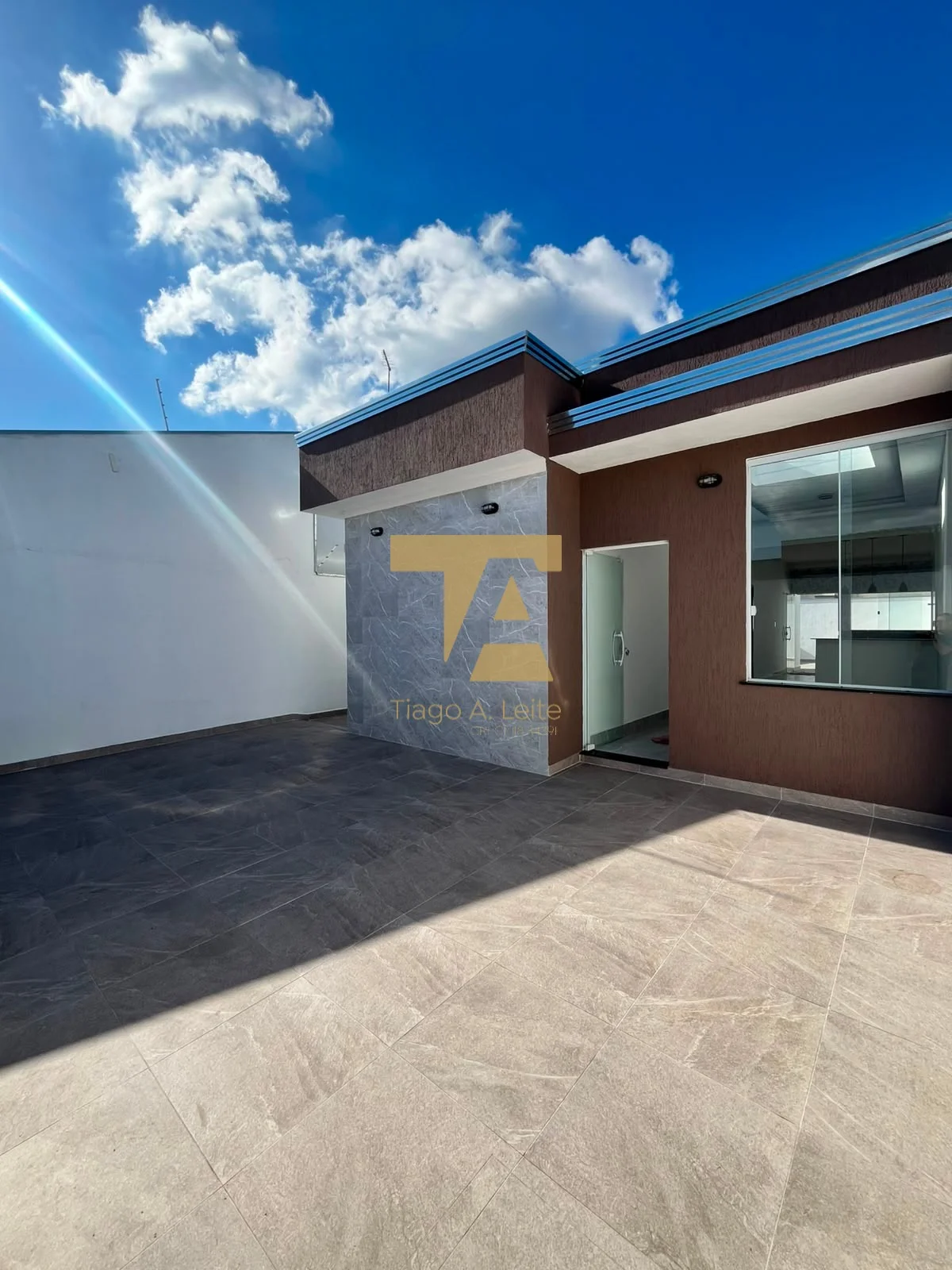 Casa à Venda com Suíte no Flamboyant, Pindamonhangaba | Design com Claraboia