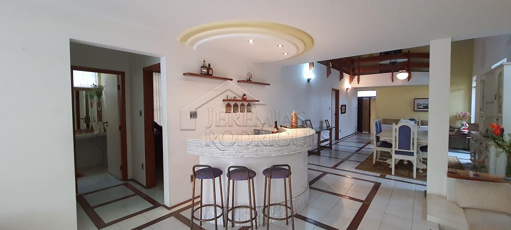 Casa à venda com 4 suítes no bairro Jardim das Nações em Taubaté/SP.