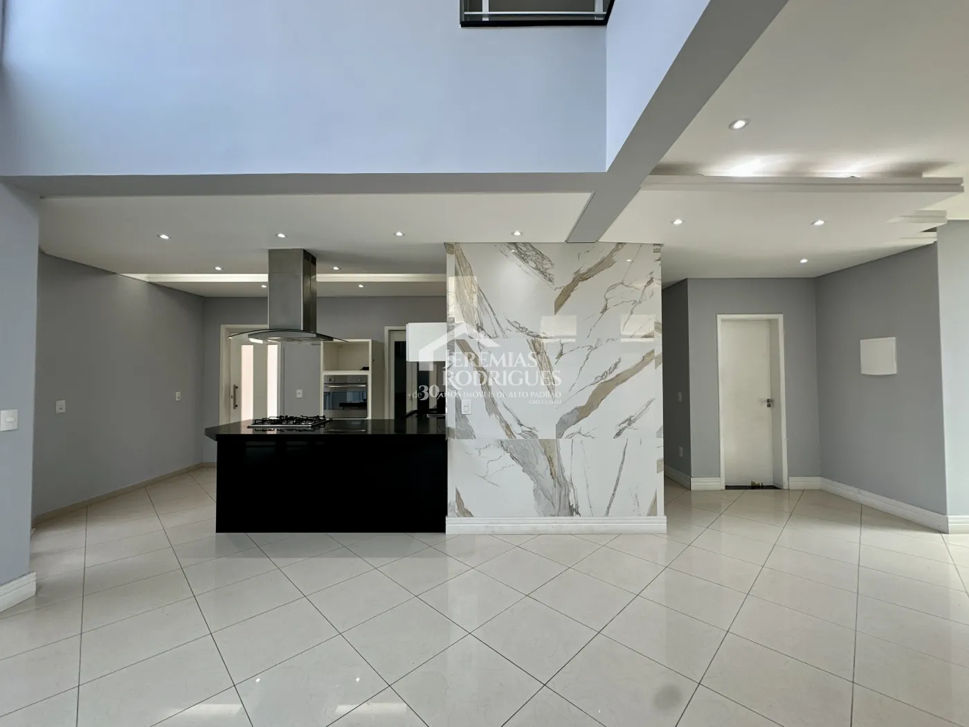 Sobrado com 3 dormitórios, 302 m2 - Condomínio Campos do Conde II - Tremembé/SP.