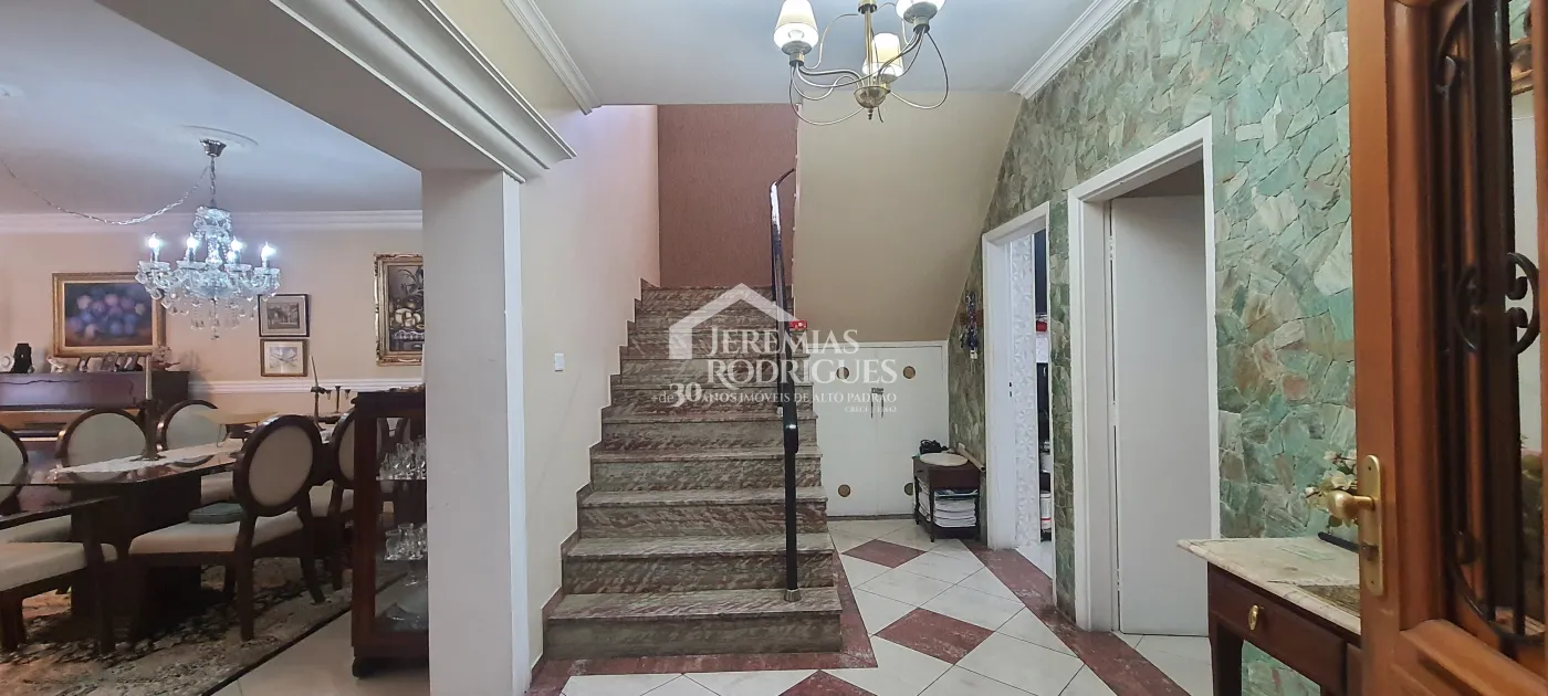Casa para locação com 5 dormitórios no Centro em Taubaté/SP.
