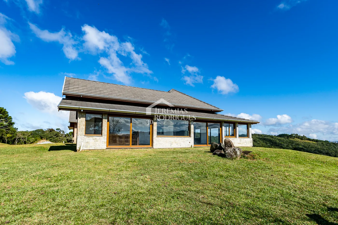 Fazenda com 2.904.000 m² - Sapucaí-Mirim - MG