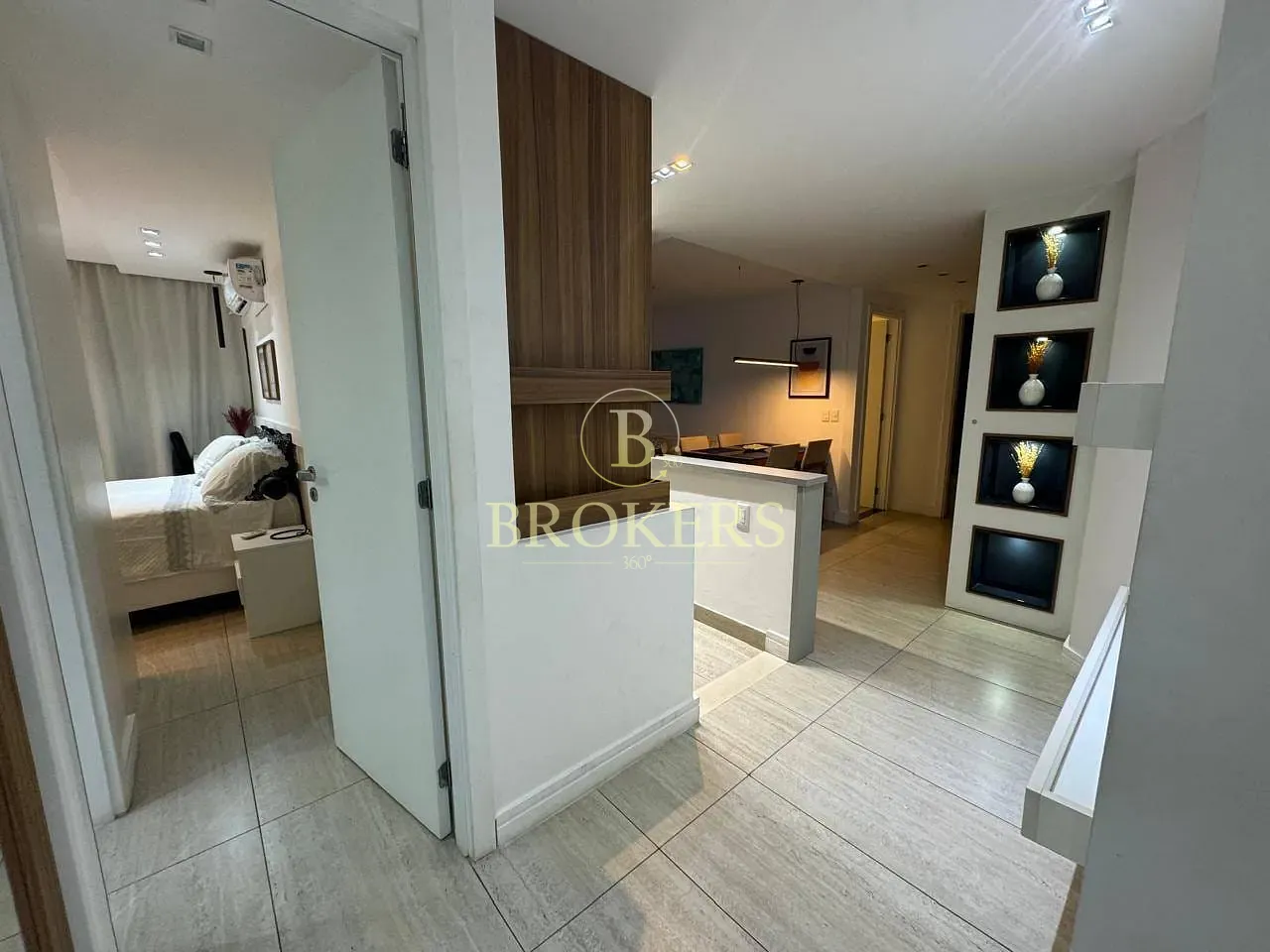 Apartamento a venda. Ipanema na quadra da praia! 2 quartos (1 suíte), varanda com vista mar, vaga,