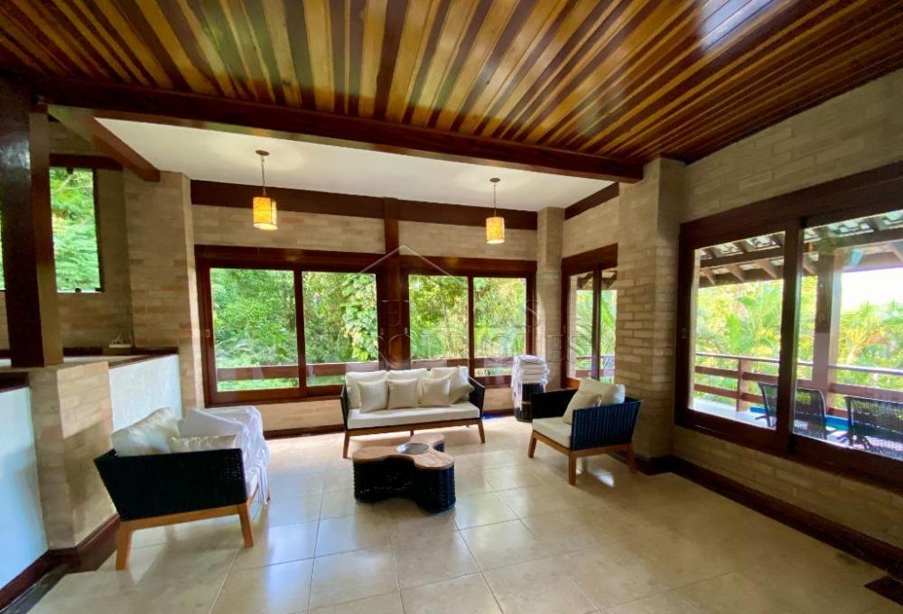 Casa à venda no Condomínio Domingas Dias em Ubatuba/SP.