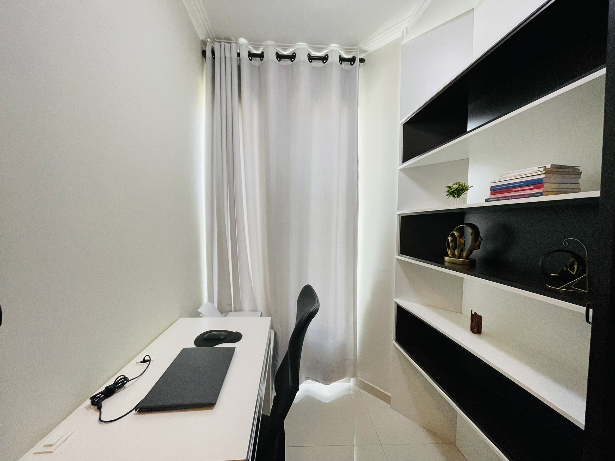 Casa à venda com 3 dormitórios no Condomínio Moema Ville em Pindamonhangaba/SP.