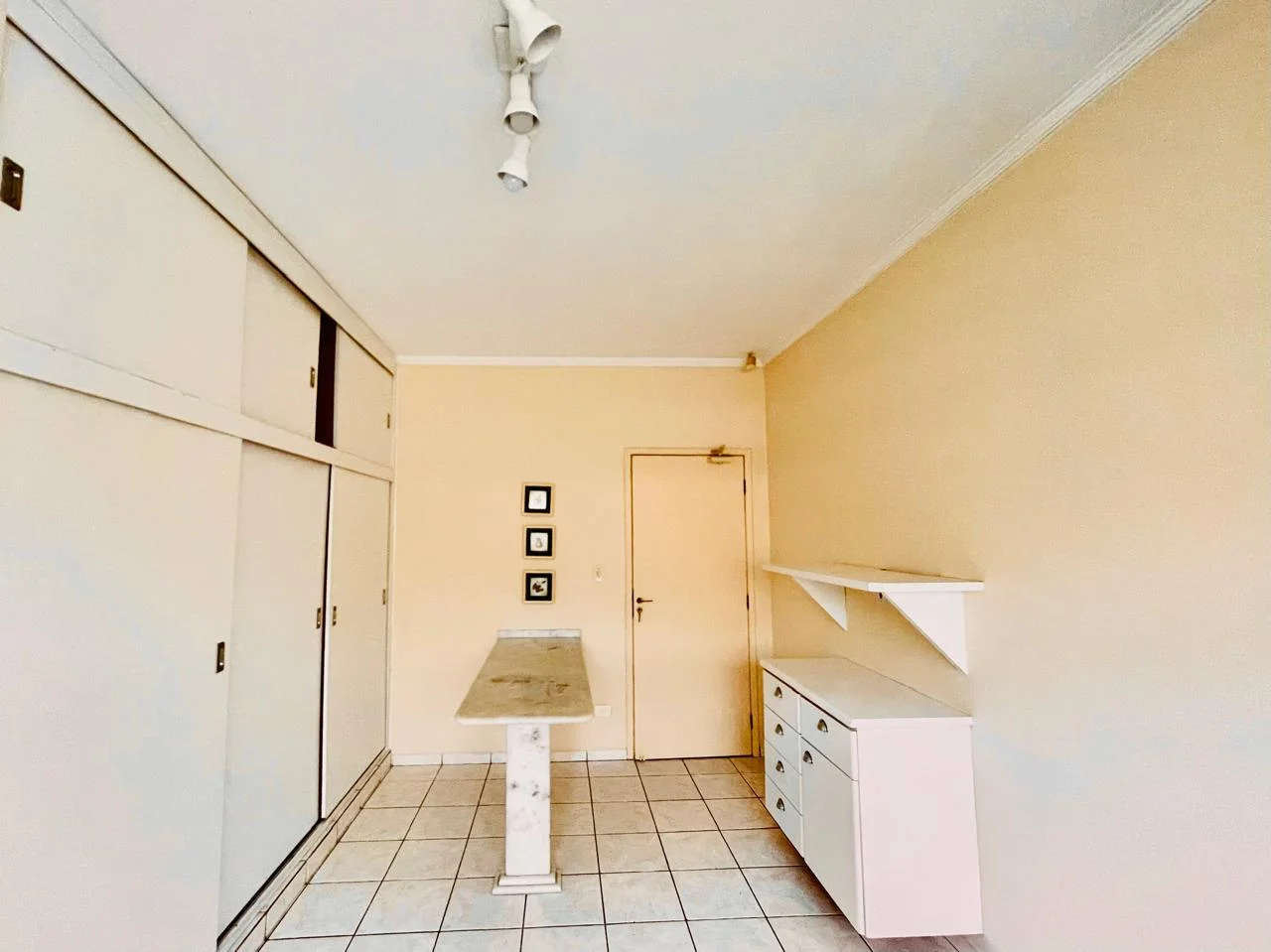 Casa com 3 dormitórios á venda no Condomínio Taubaté Village em Taubaté/SP.