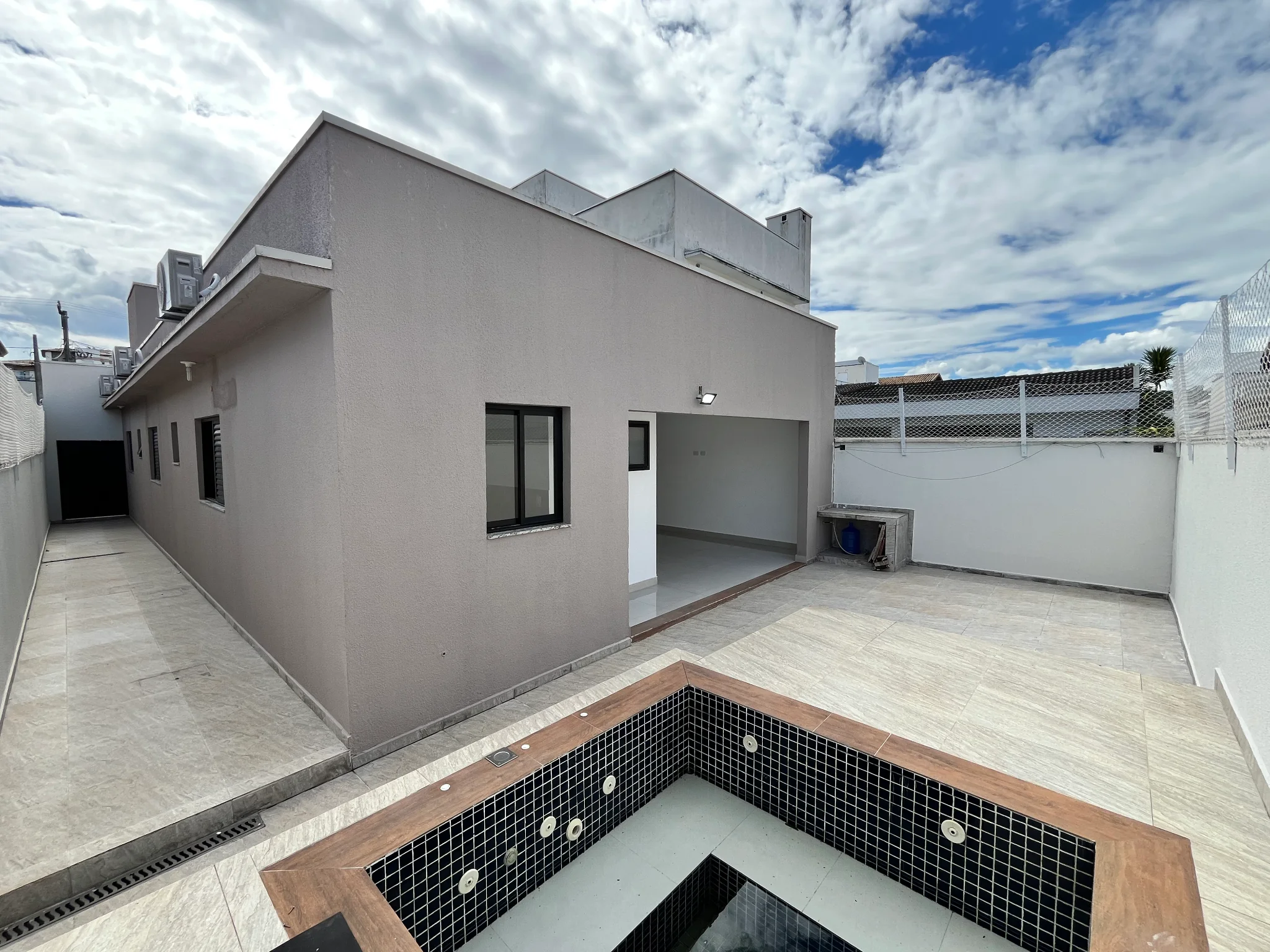 Casa térrea com espaço gourmet à venda no Village do Sol em Pindamonhangaba/SP