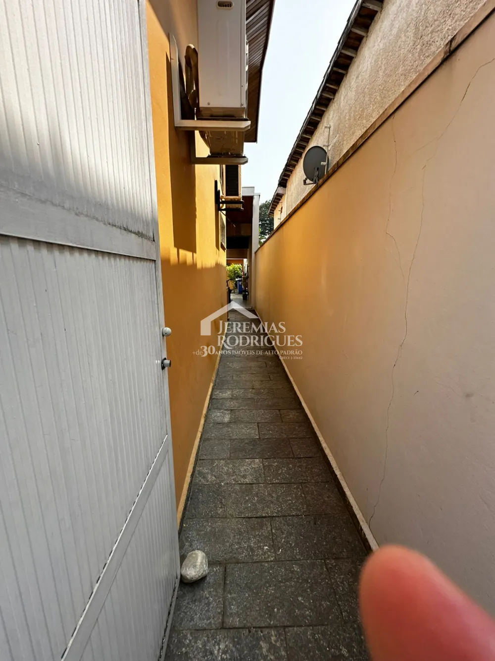 Casa à venda com 6 dormitórios no bairro Jardim das Nações em Taubaté/SP.