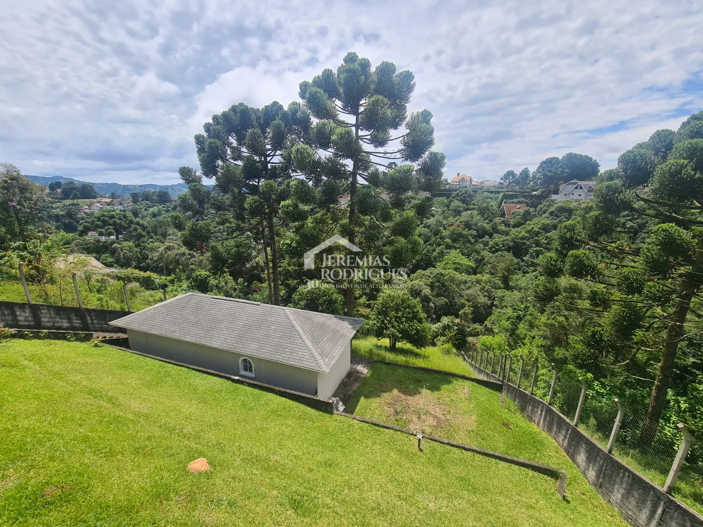 Casa para venda com 3 dormitórios no bairro Alto da Vila Inglesa em Campos do Jordão/SP